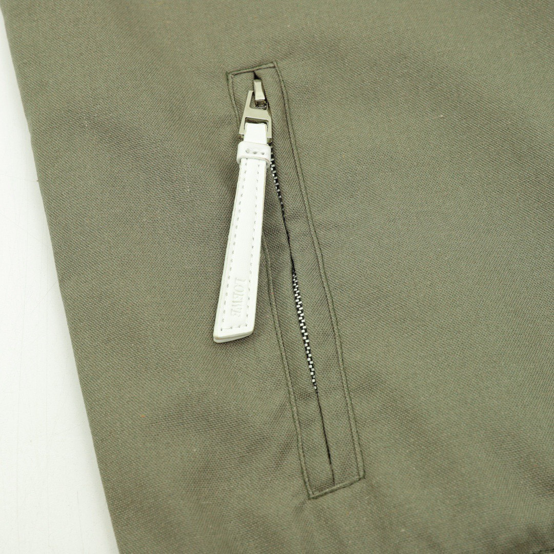 <p>LOEWE 经典LOGO刺绣夹克外套(綠)</p>