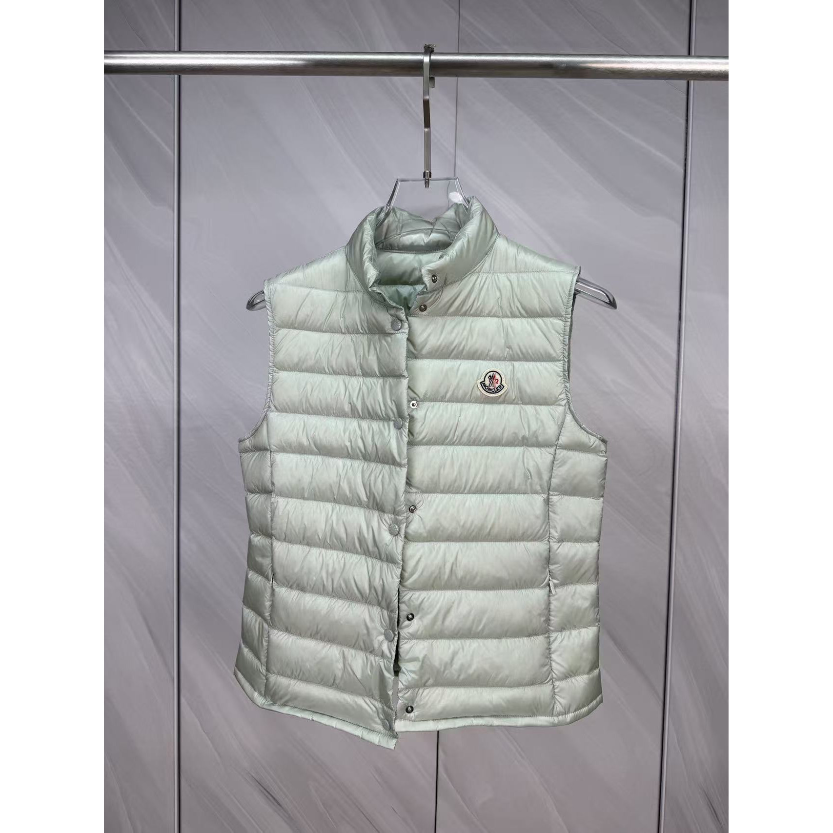 <p>Moncler Liane女士立领羽绒服(綠)</p>