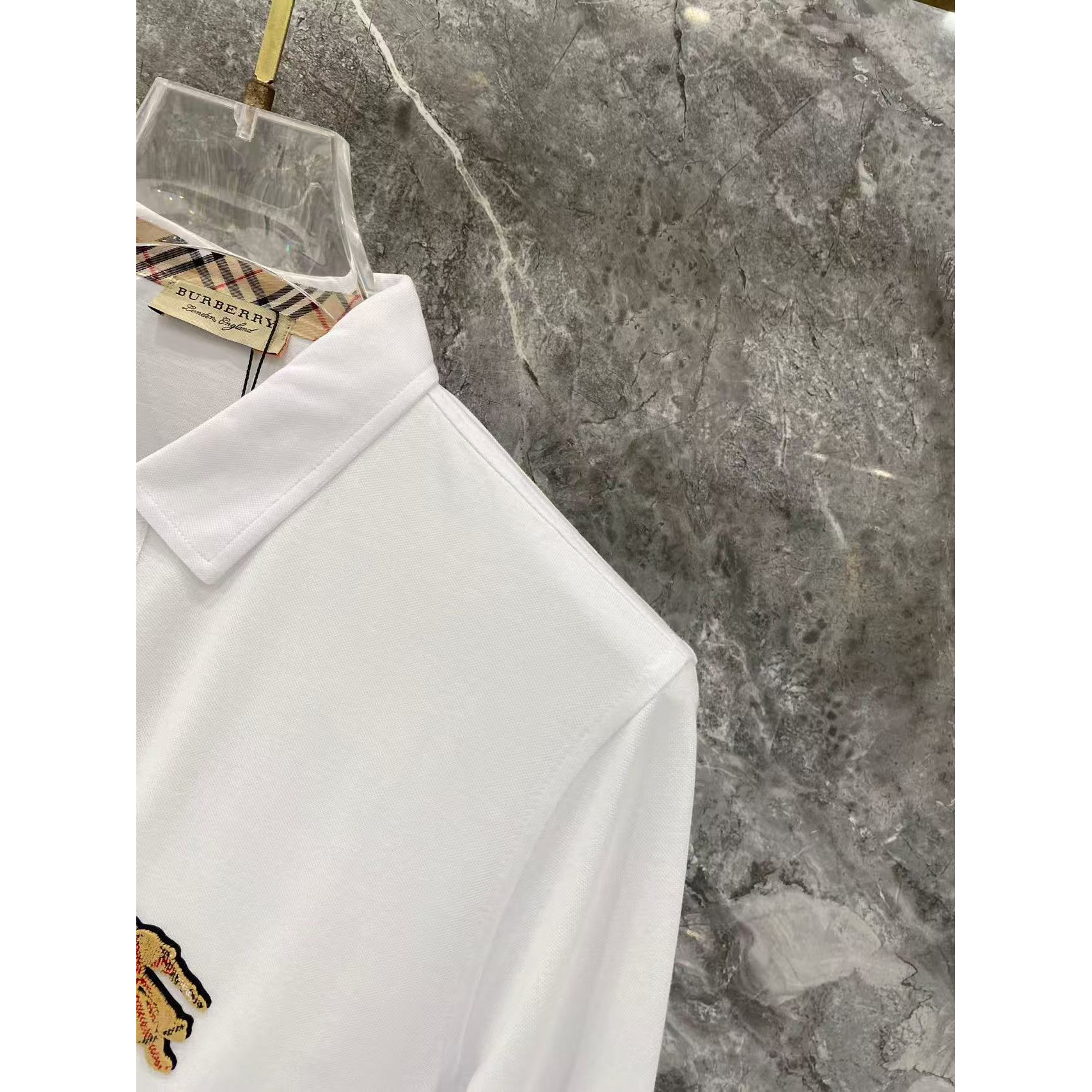 <p>Burberry 秋冬长袖Polo(782980)</p>