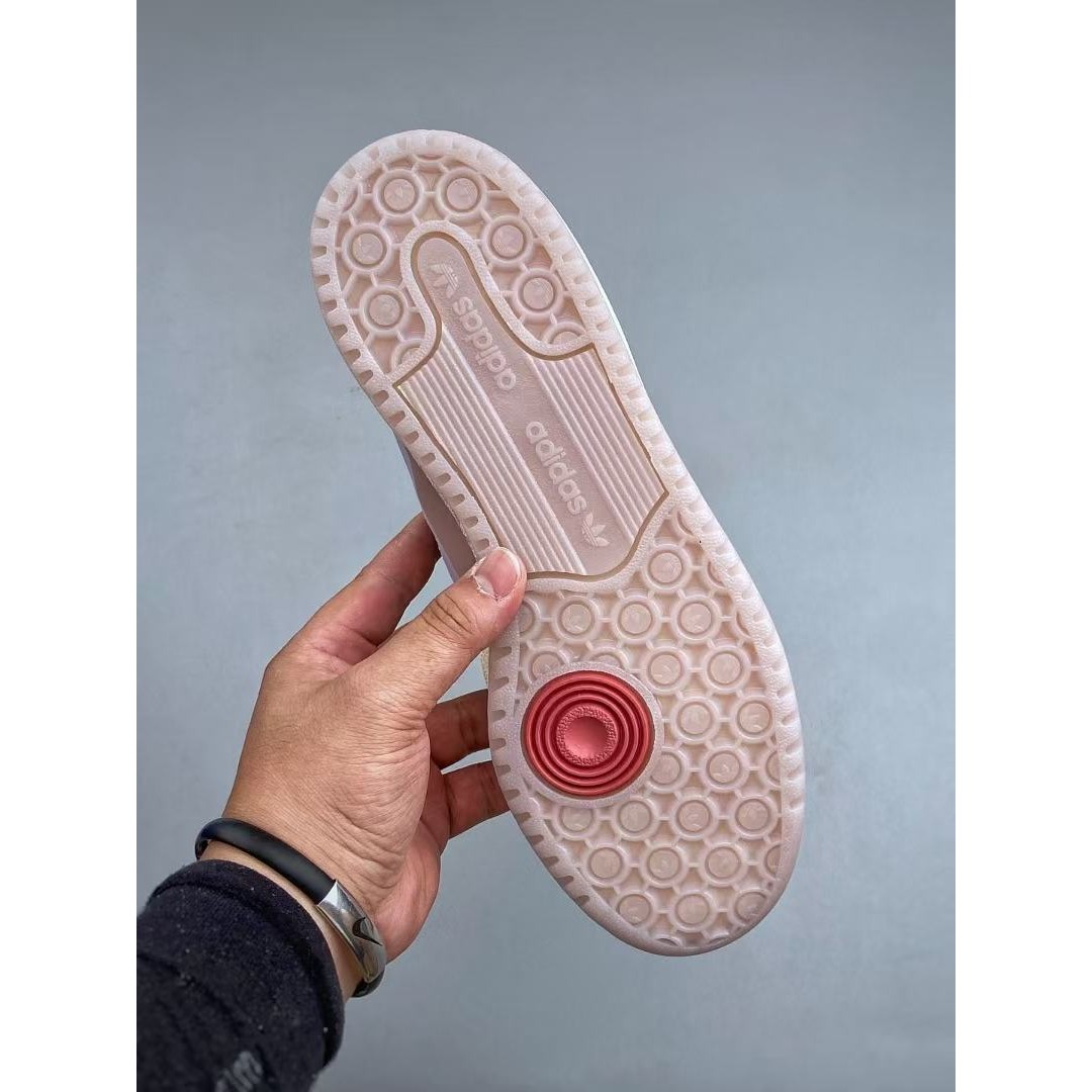 <p>Adidas Originals FORUM 潮流休闲鞋</p>