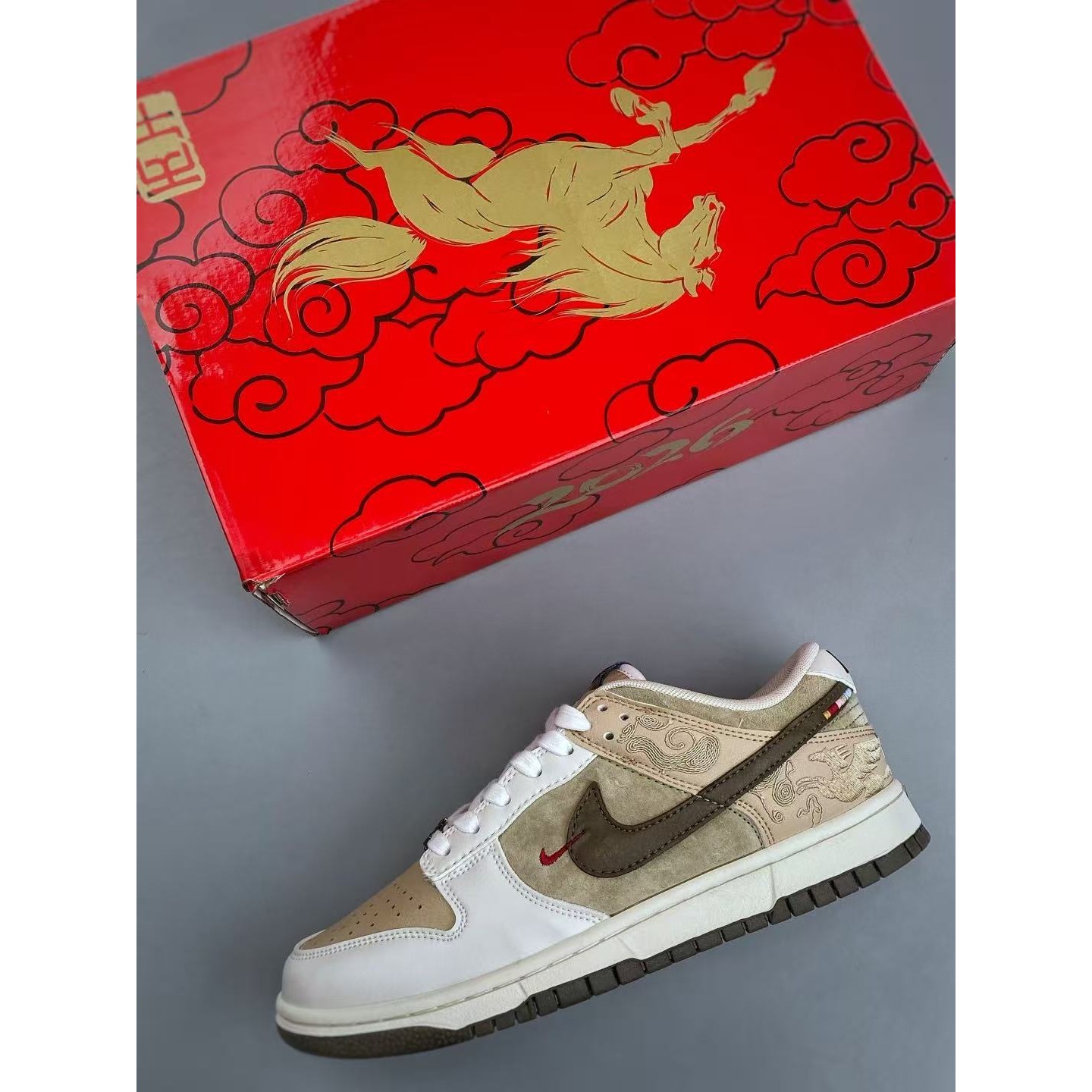 <p>Nike &lsquo;联名款&rsquo;低帮休闲运动板鞋(卡其白)</p>