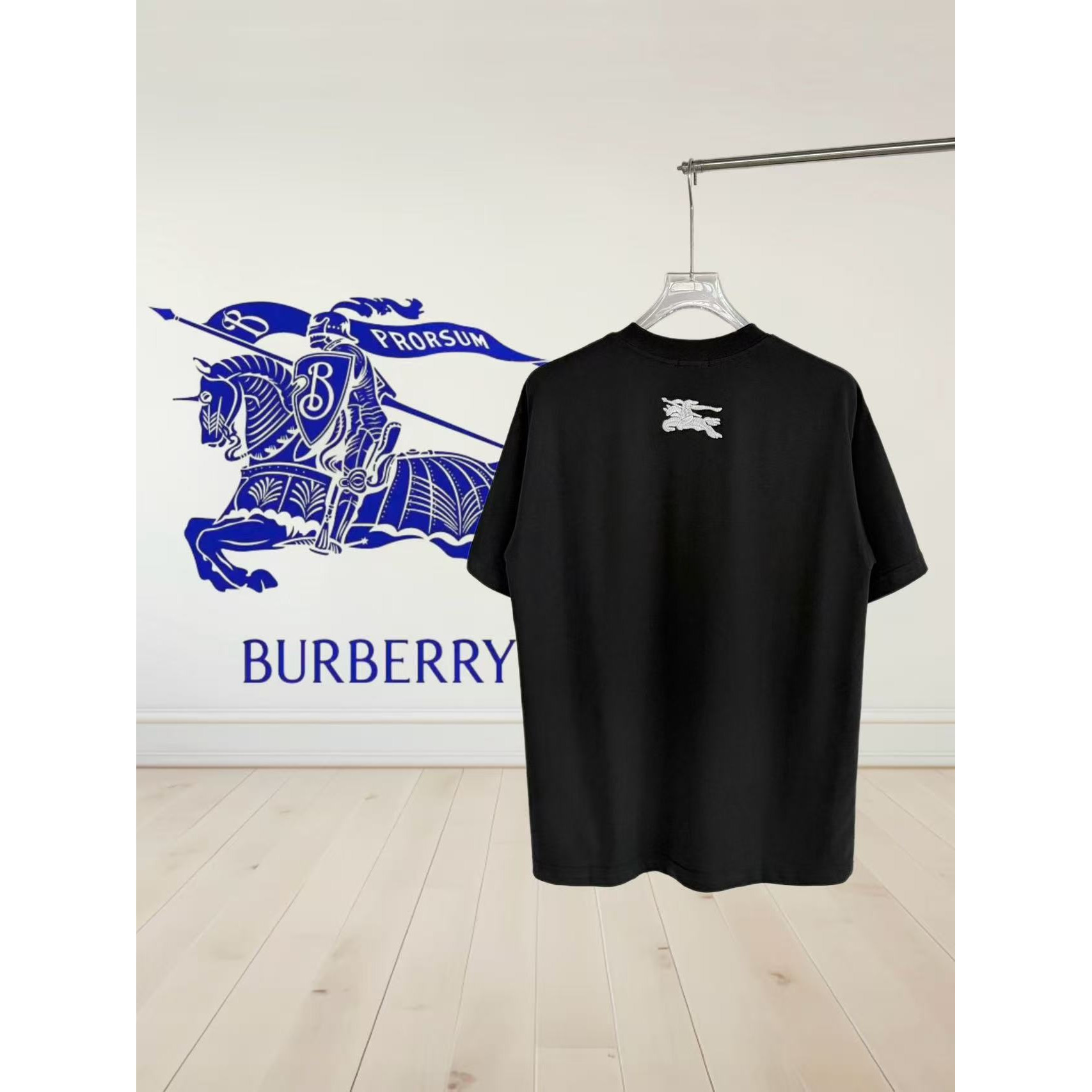 <p>Burberry&nbsp;短袖T恤(黑)</p>