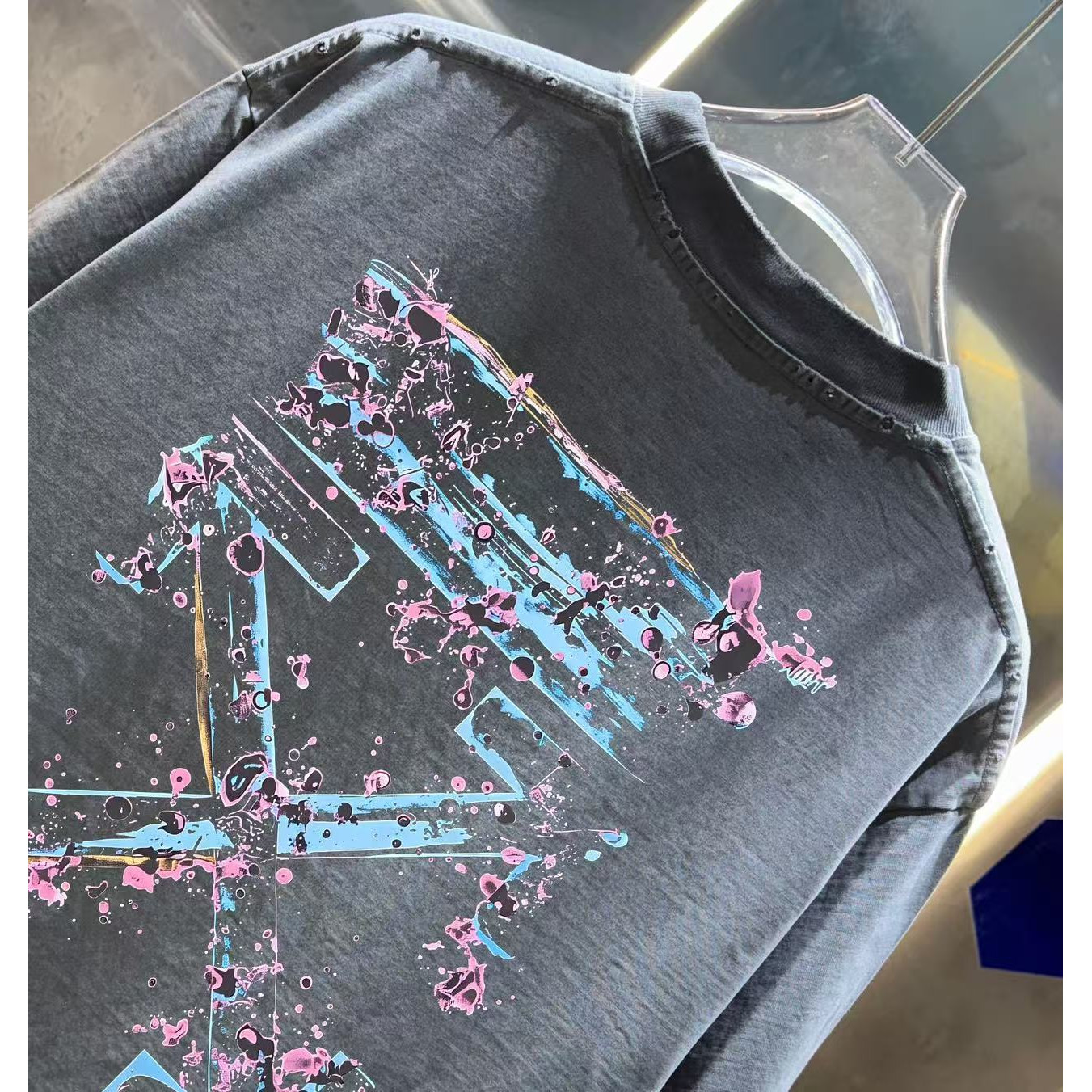 <p>Givenchy 洗水磨破短袖T恤(洗水灰)</p>