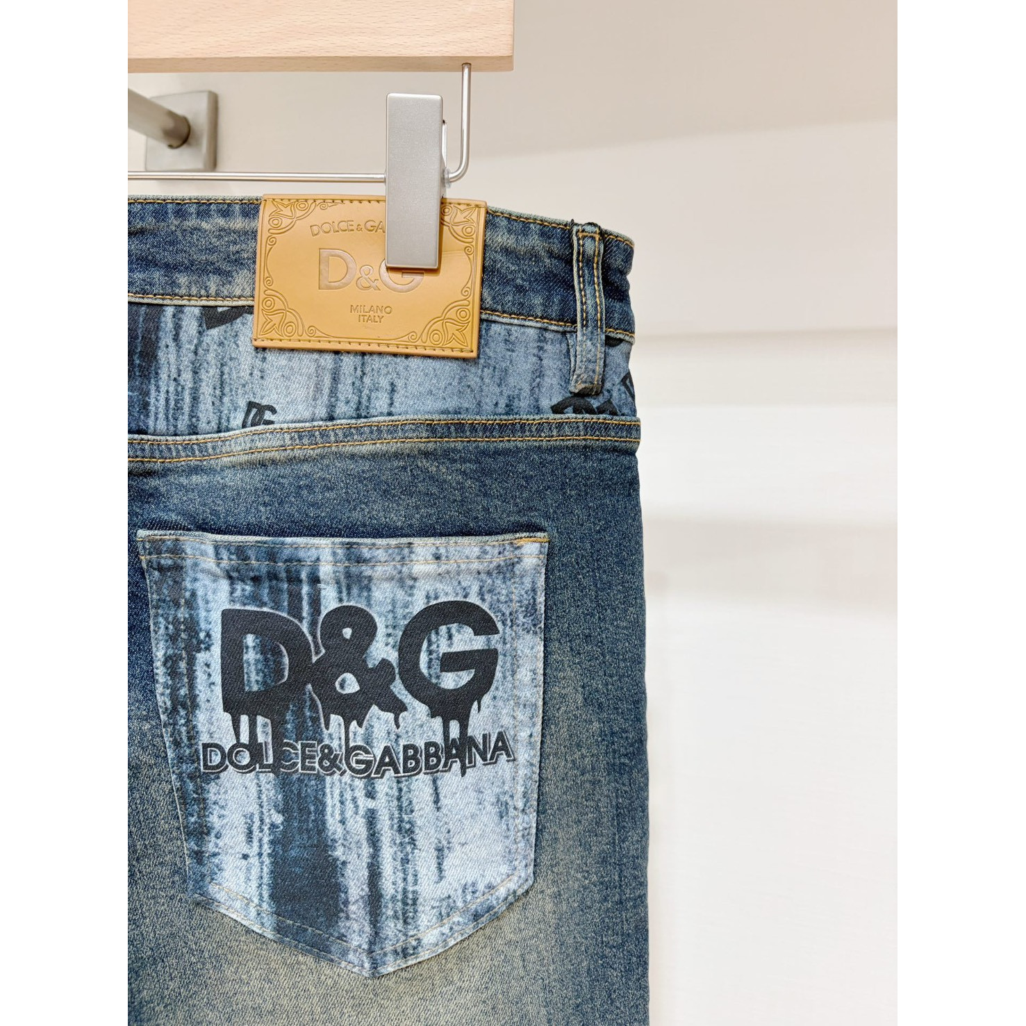<p>D&amp;G 新款牛仔裤</p>