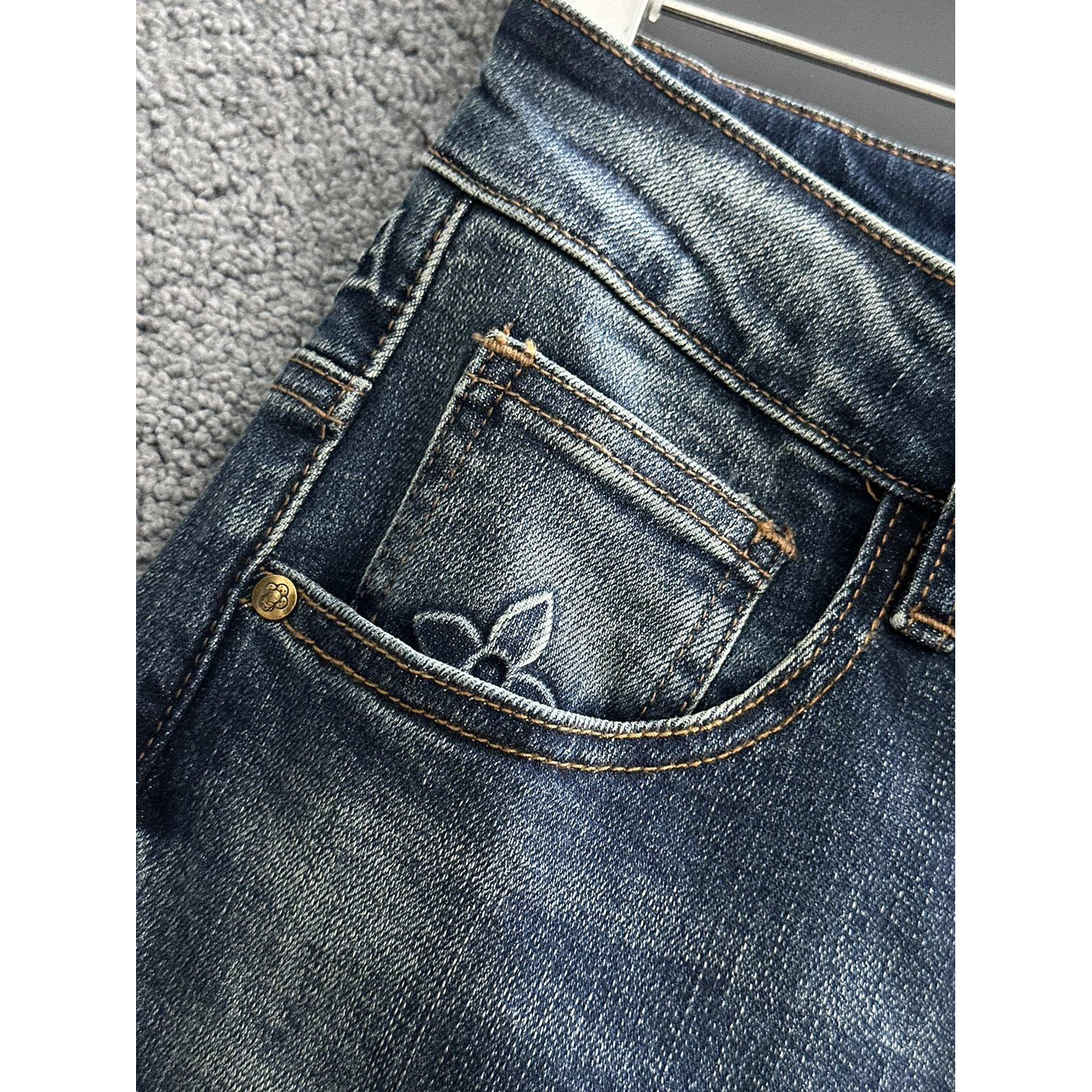 <p>LV&nbsp;高品质牛仔裤</p>