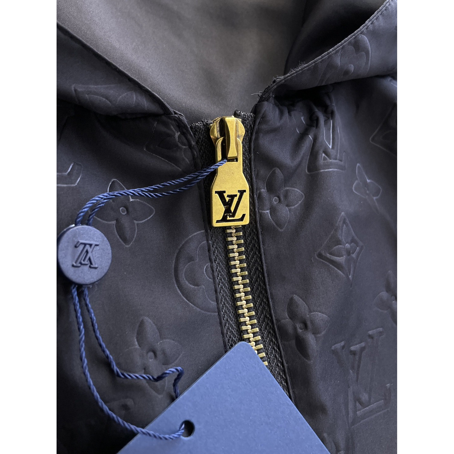 <p>LV&nbsp;男士夹克外套(黑)</p>