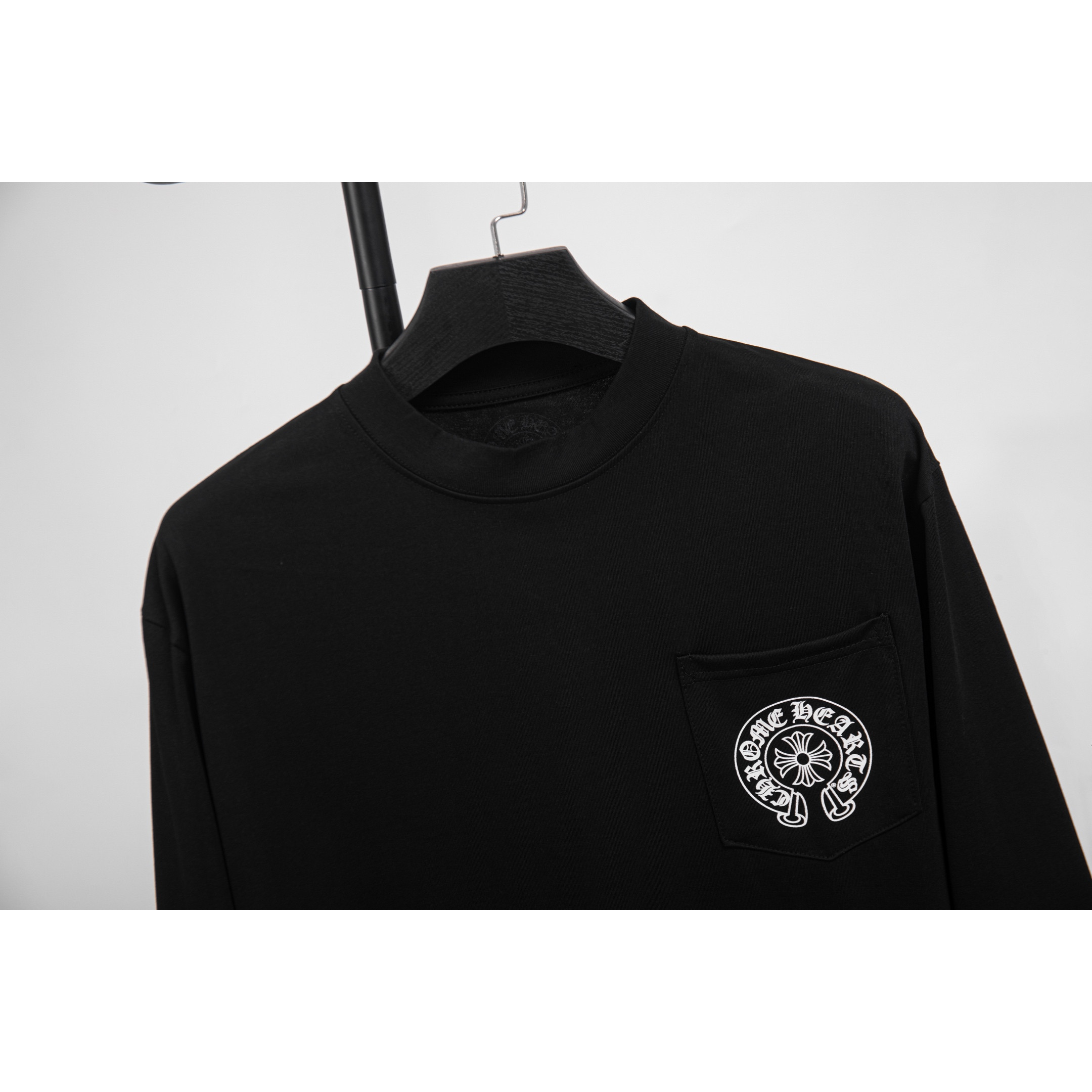 <p>CHROME HEARTS 东京限定长袖T (X489黑)</p>