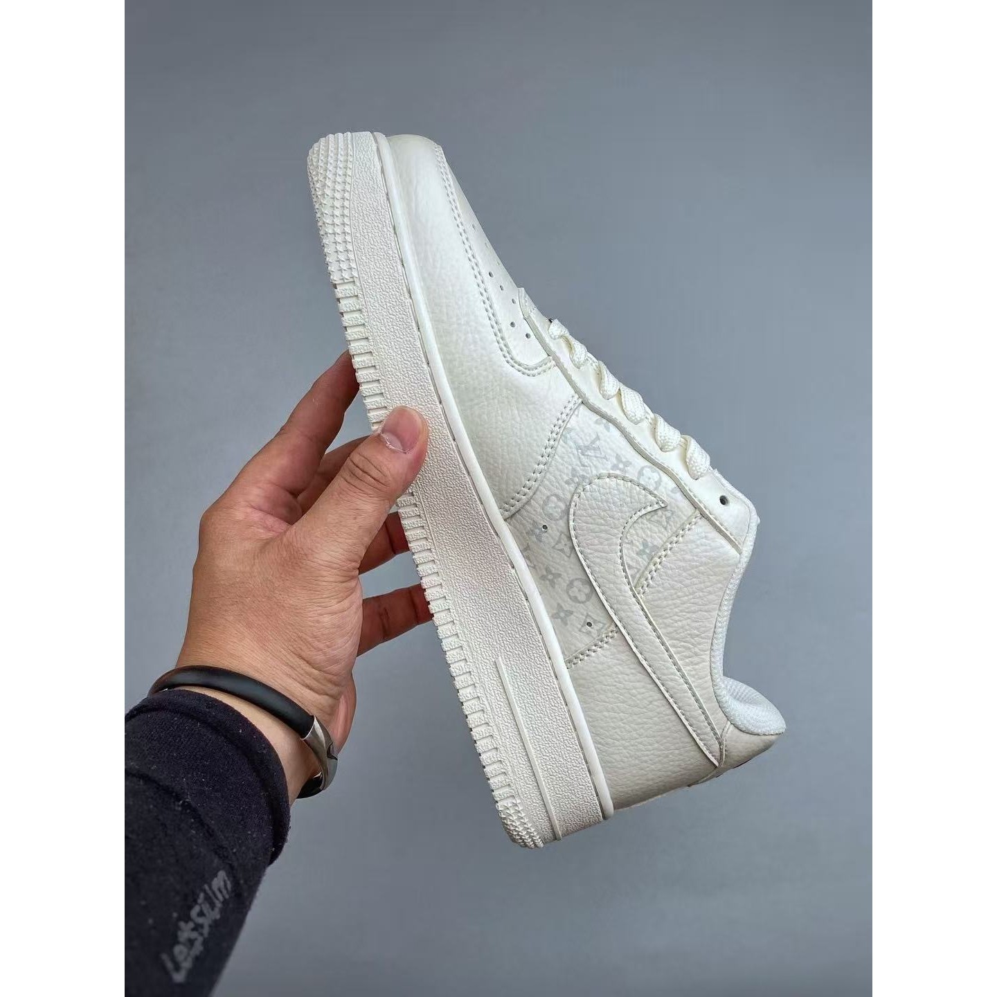 <p>Nike Air Force1 07 low &nbsp;联名款(白)</p>