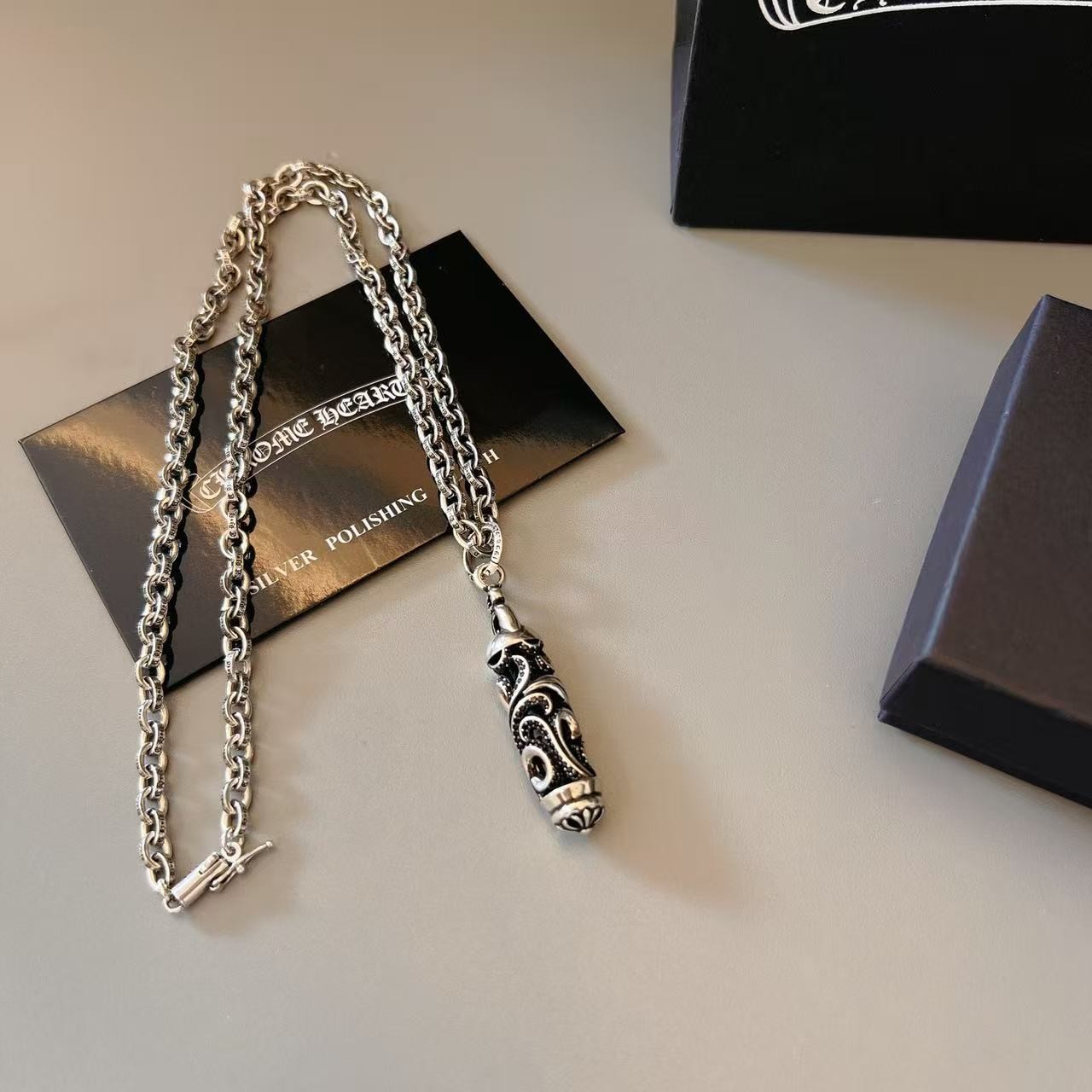 <p>CHROME HEARTS 項鍊</p>