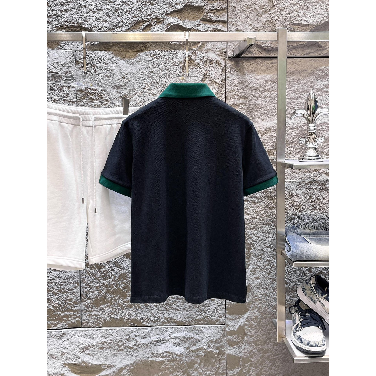 <p>LACOSTE&nbsp;短袖翻领polo衫</p>
