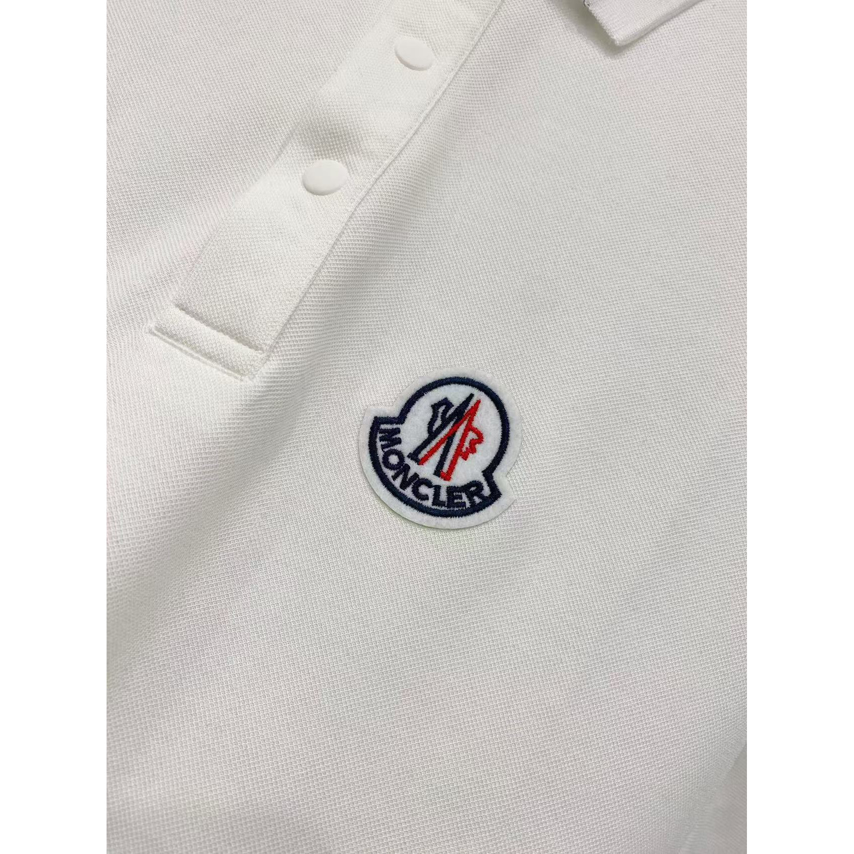 <p>MONCLER 秋冬长袖Polo(782998)</p>