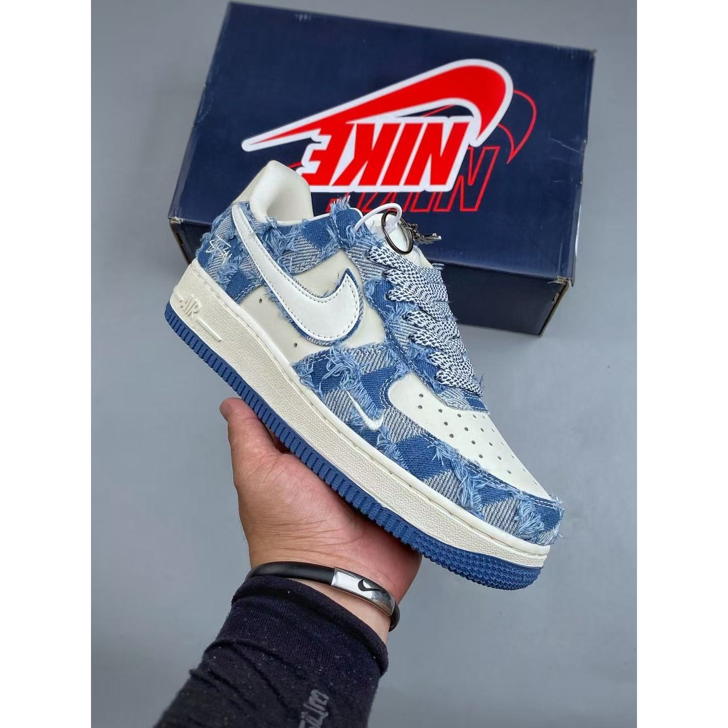 <p>Nike Air Force1 07 low 联名款(白藍)</p>