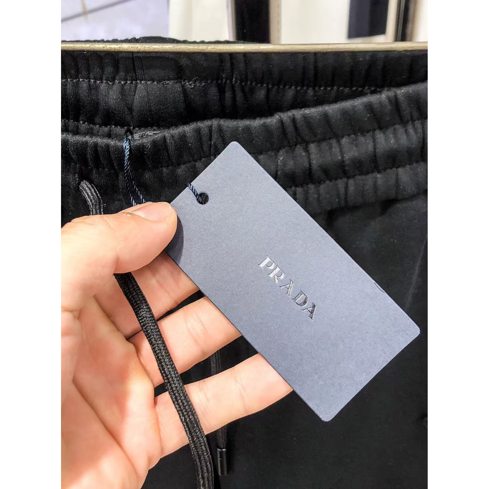 <p>PRADA&nbsp;高品质时尚休闲裤(782928)</p>