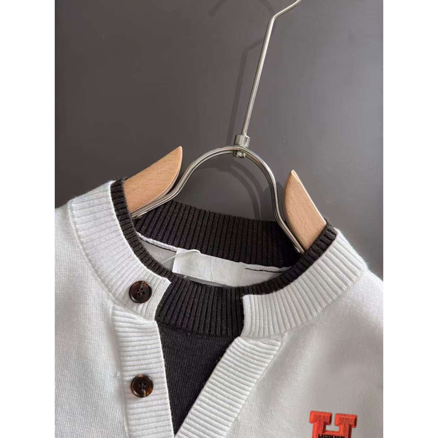 <p>HERMES 秋冬官网最新毛衣(白)</p>