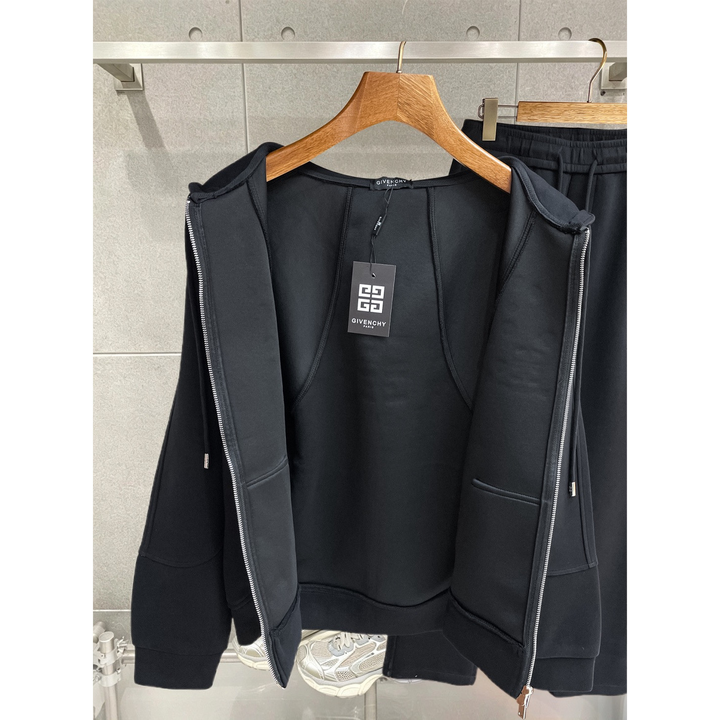 <p>GIVENCHY 套裝(黑)</p>