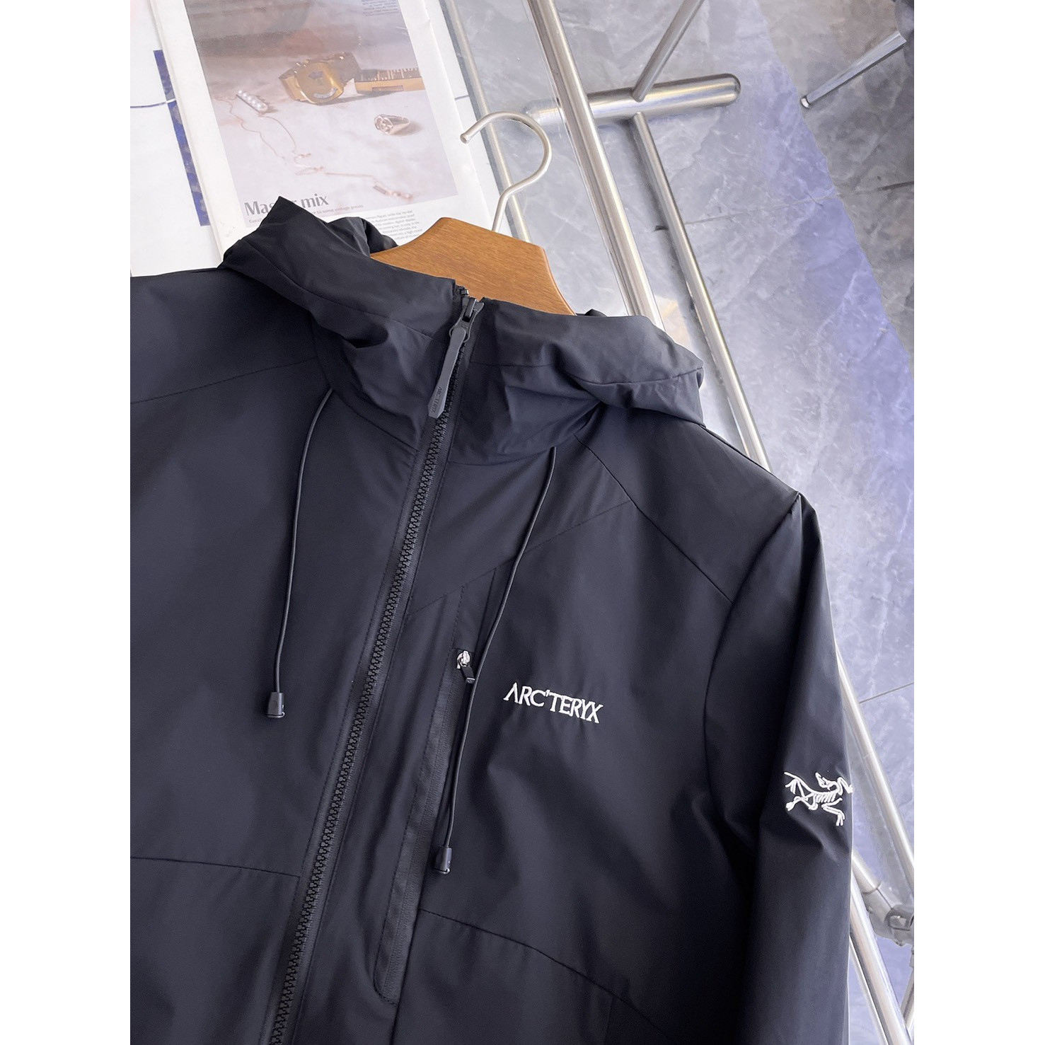 <p>Arc'teryx 男士夹克外套(黑)</p>