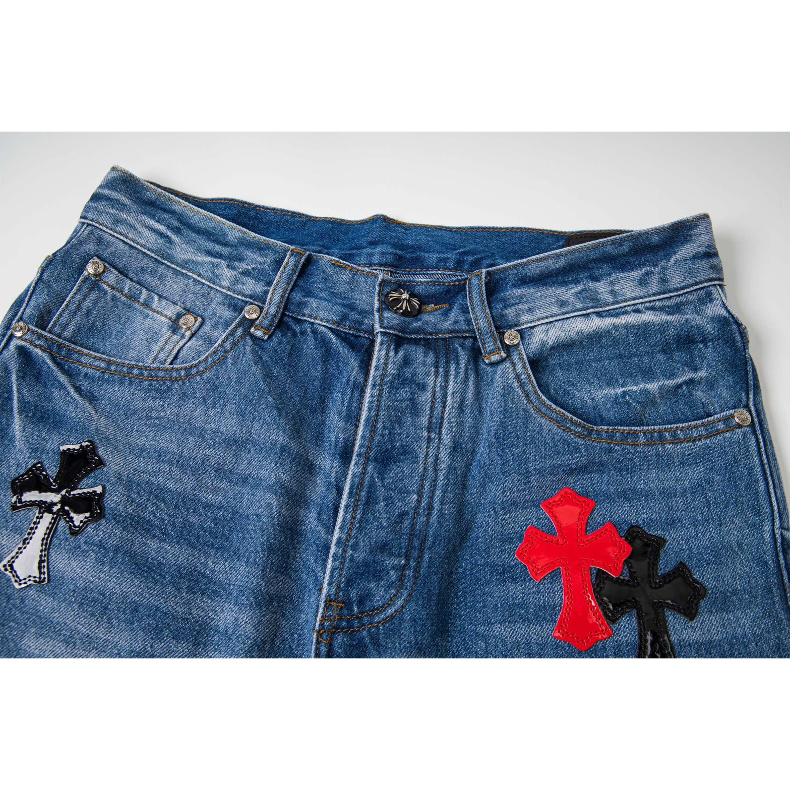 <p>CHROME HEARTS 蓝裤牛仔拼红黑豹纹多皮牛仔裤(1799#)</p>

<p>&nbsp;</p>