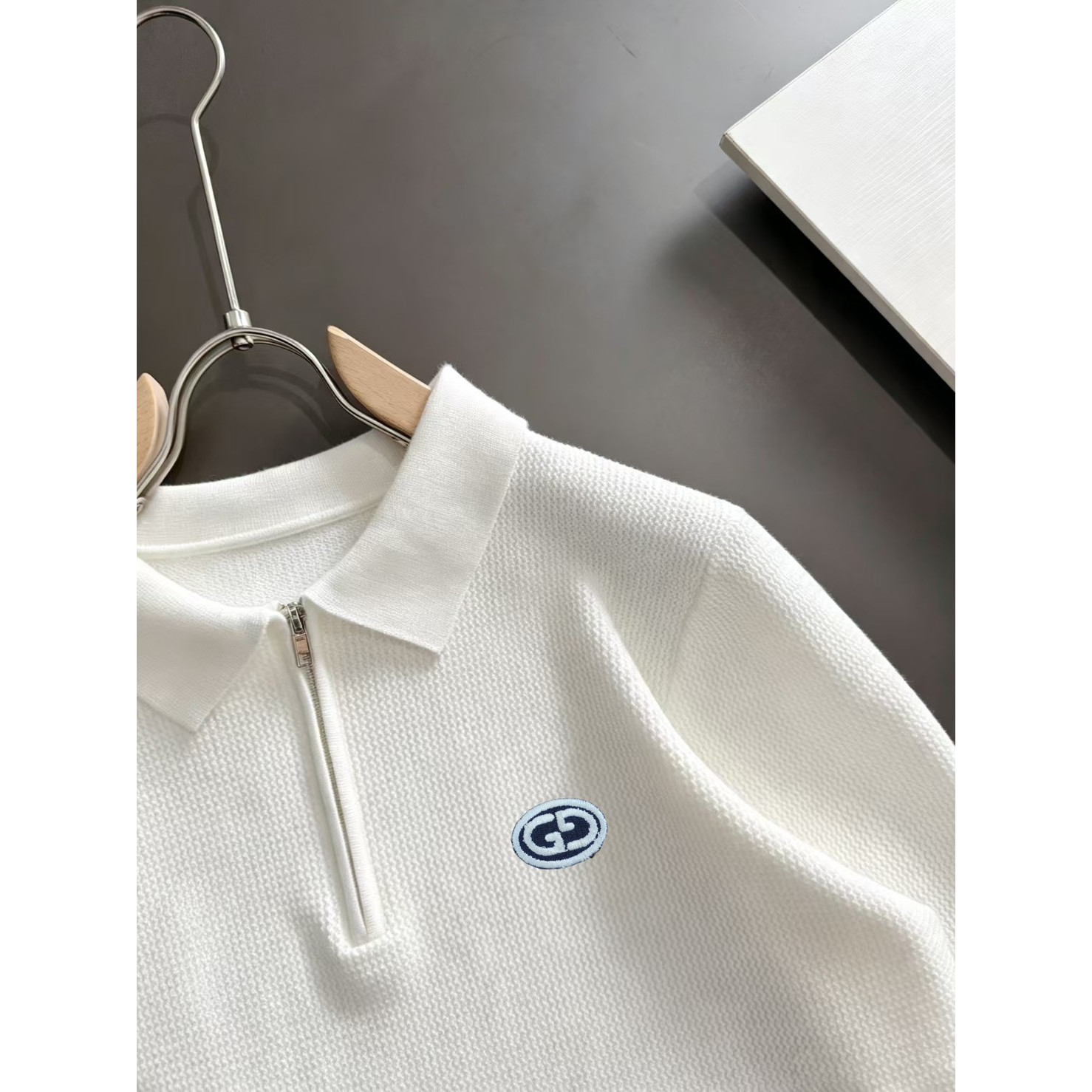 <p>GUCCI&nbsp;高品质男士毛衣(白)</p>