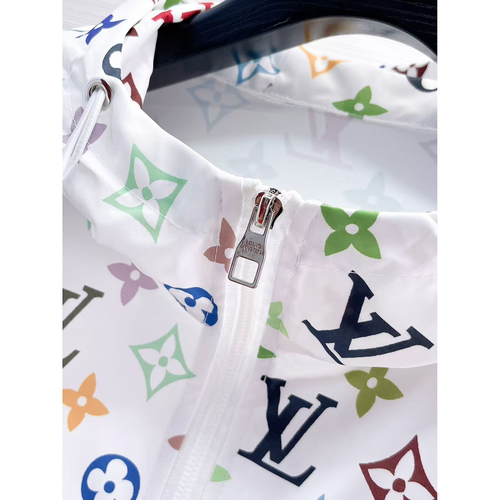 <p>LV 夏季防晒衣短裤套装(811151)</p>