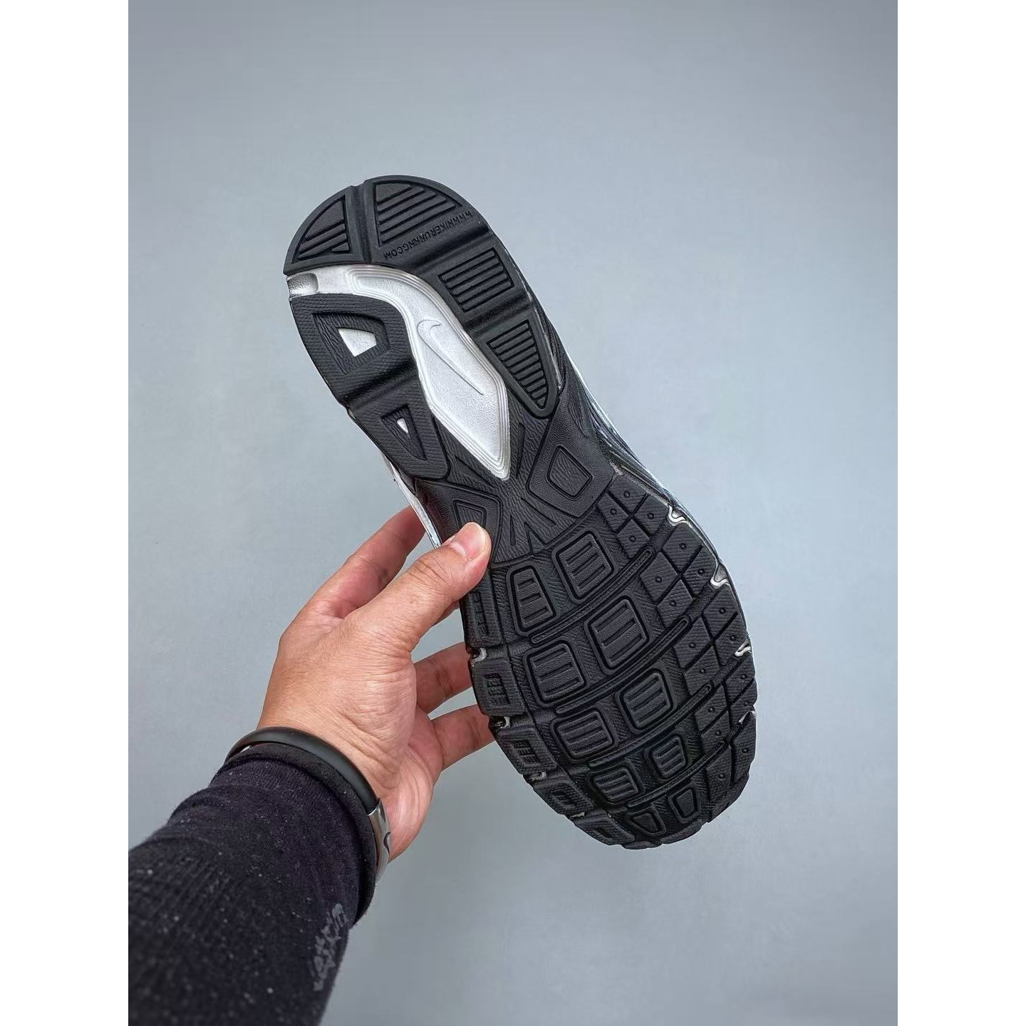 <p>NIKE INITIATOR 涂鸦复古潮流运动舒适老爹鞋 (藍)</p>
