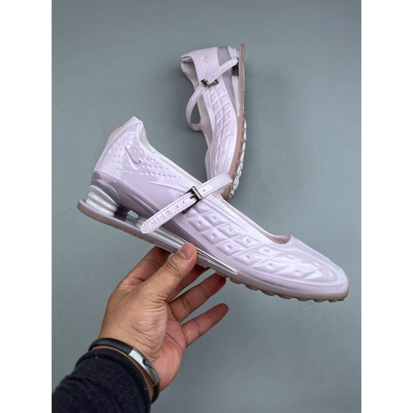 <p>NIKE SHOXZ CALISTRA 3柱玛丽珍鞋(粉)&nbsp;</p>