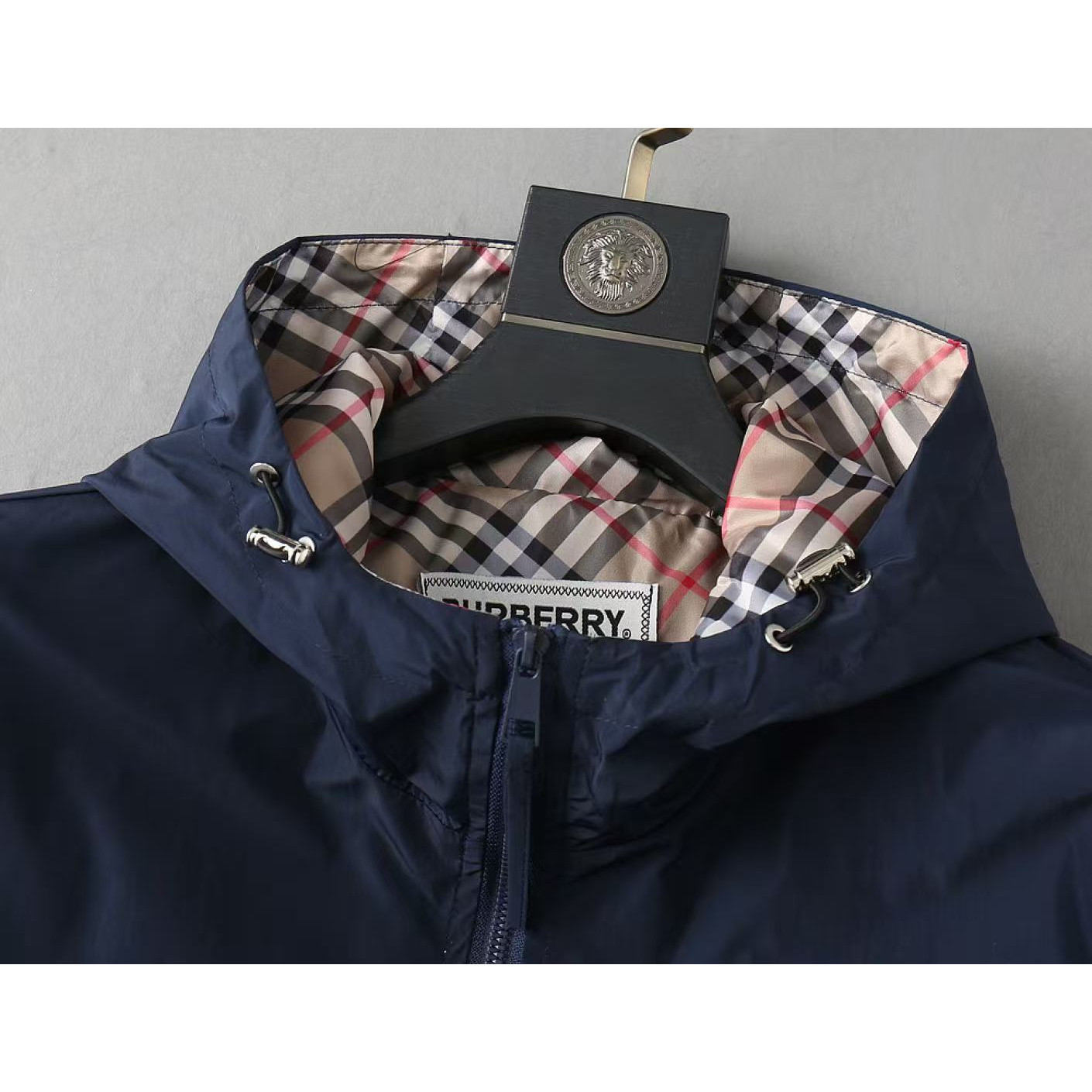 <p>BURBERRY 男士夹克外套(藏青)</p>