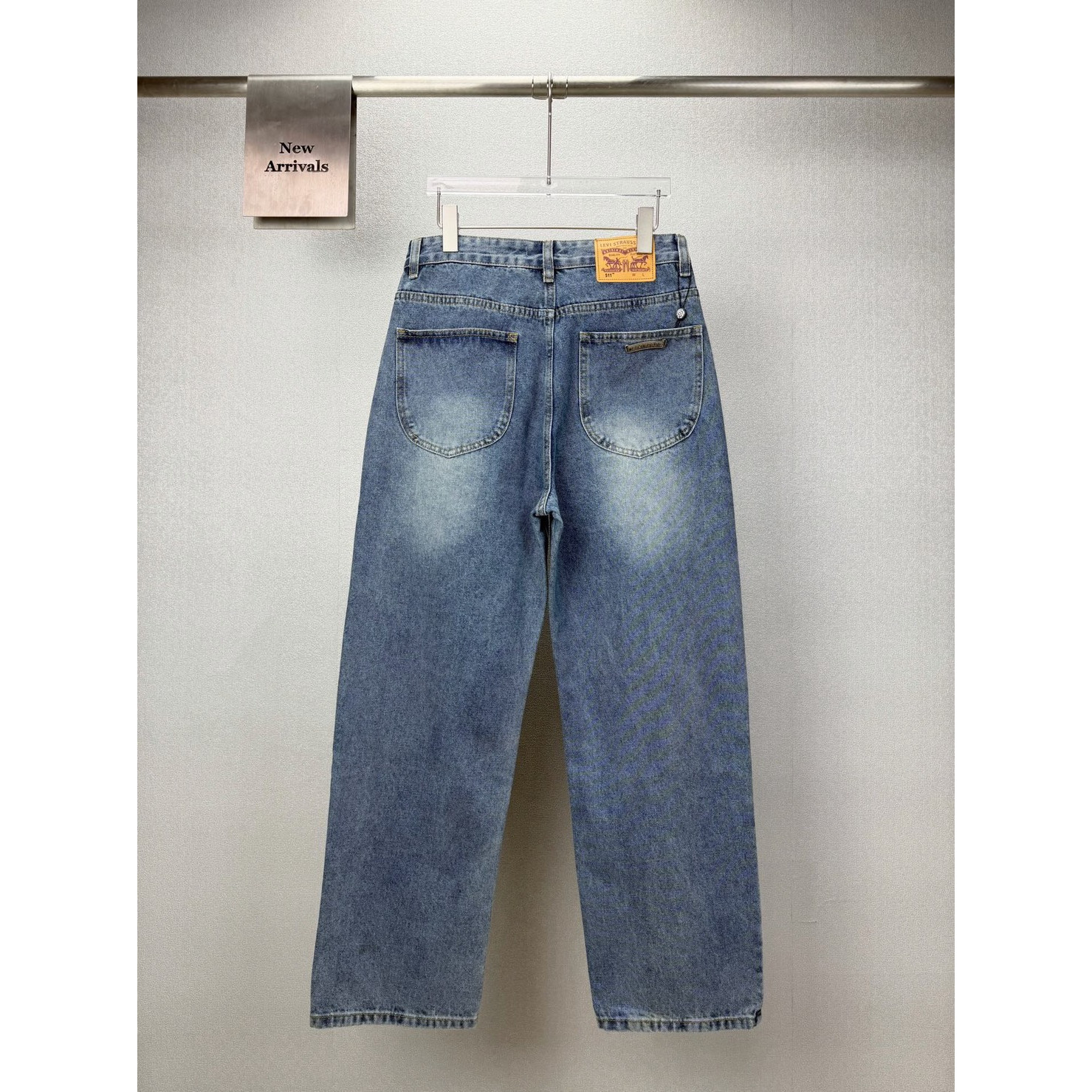 <p>CHROME HEARTS 马蹄十字架印花情侣款水洗宽松牛仔裤((藍)</p>