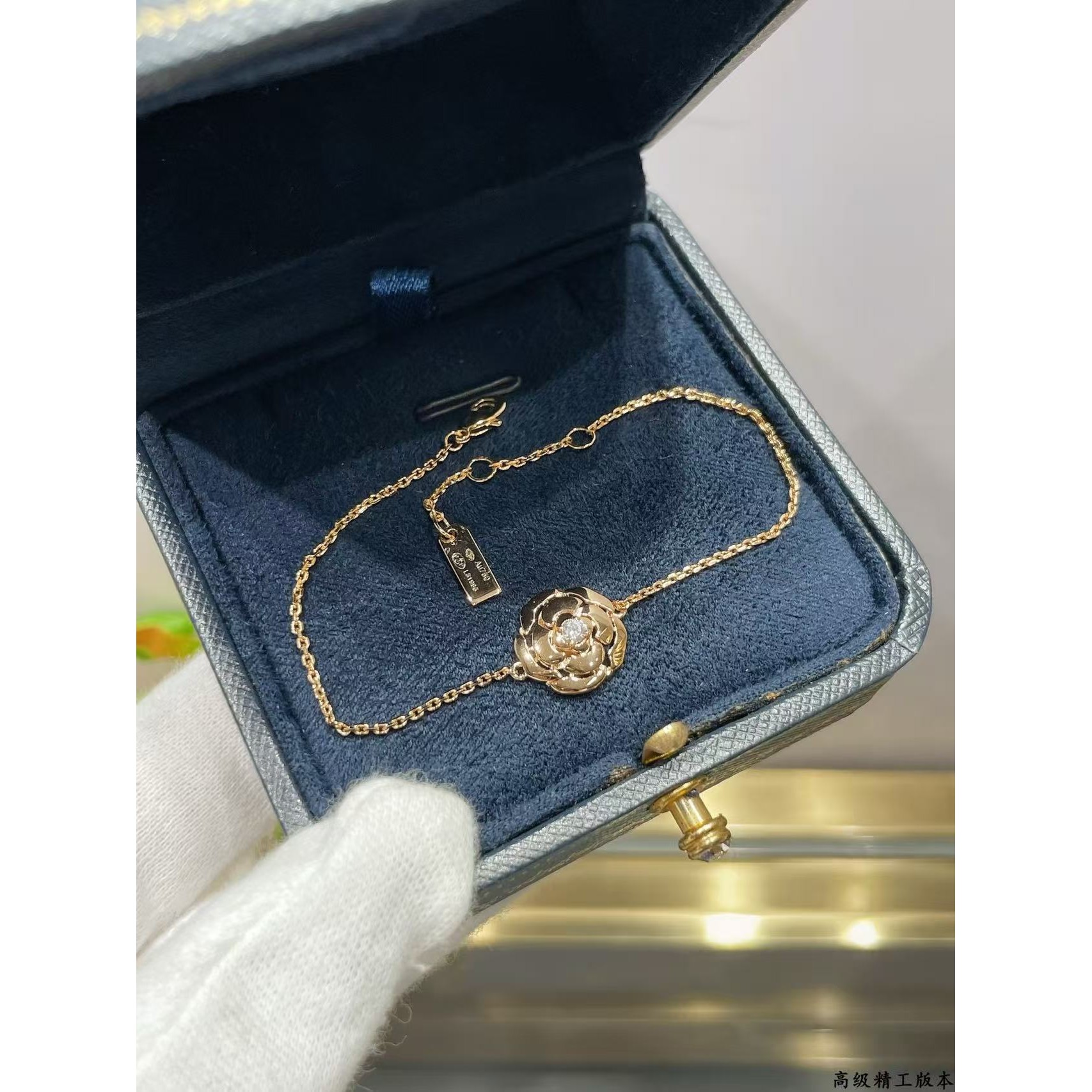 <p>CHANEL&nbsp;光金茶花手链</p>