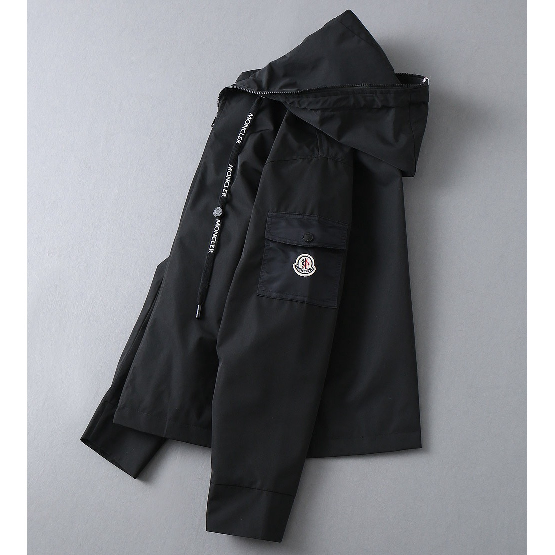 <p>MONCLER 新款男士夹克外套</p>