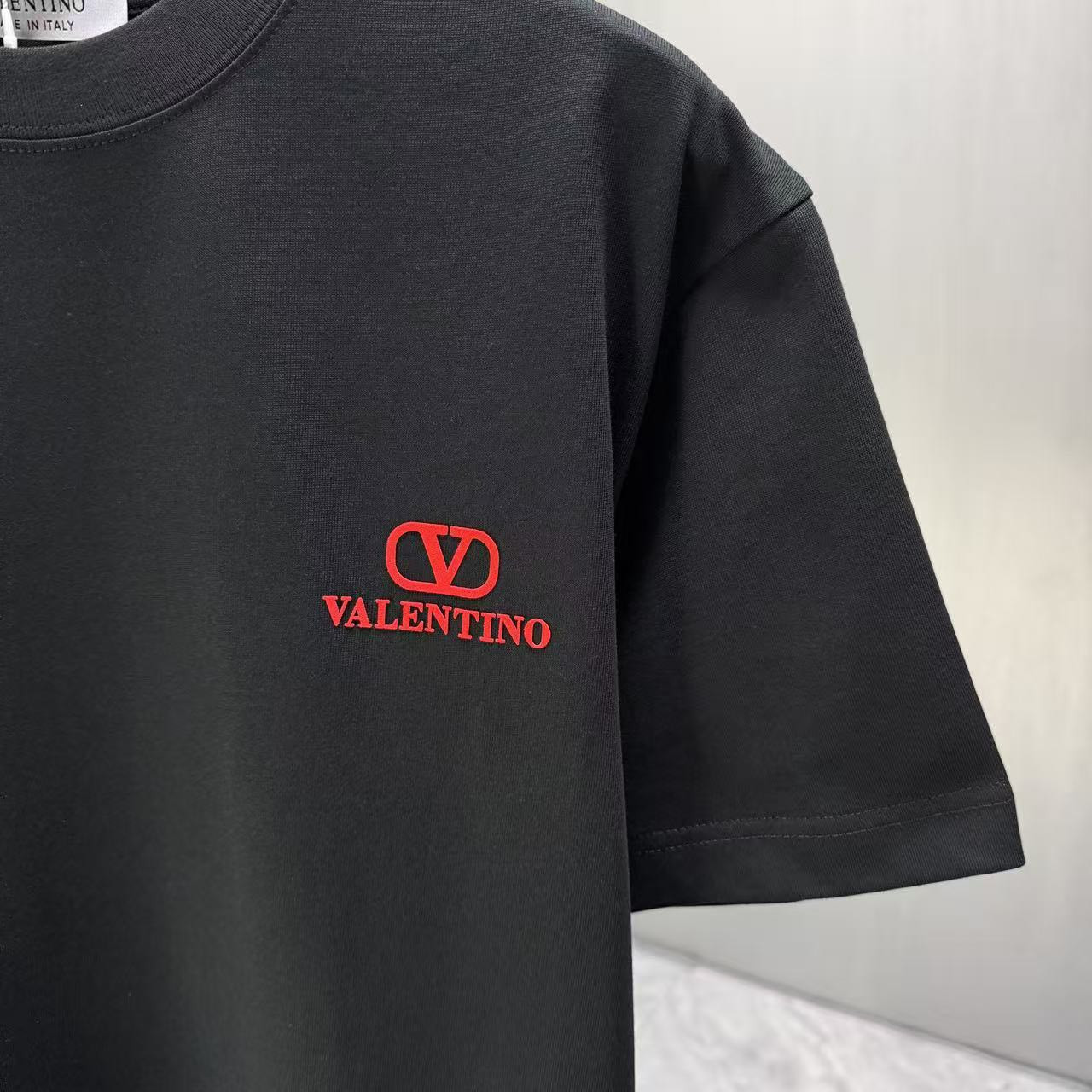 <p>VALENTION 短袖T恤(黑)</p>