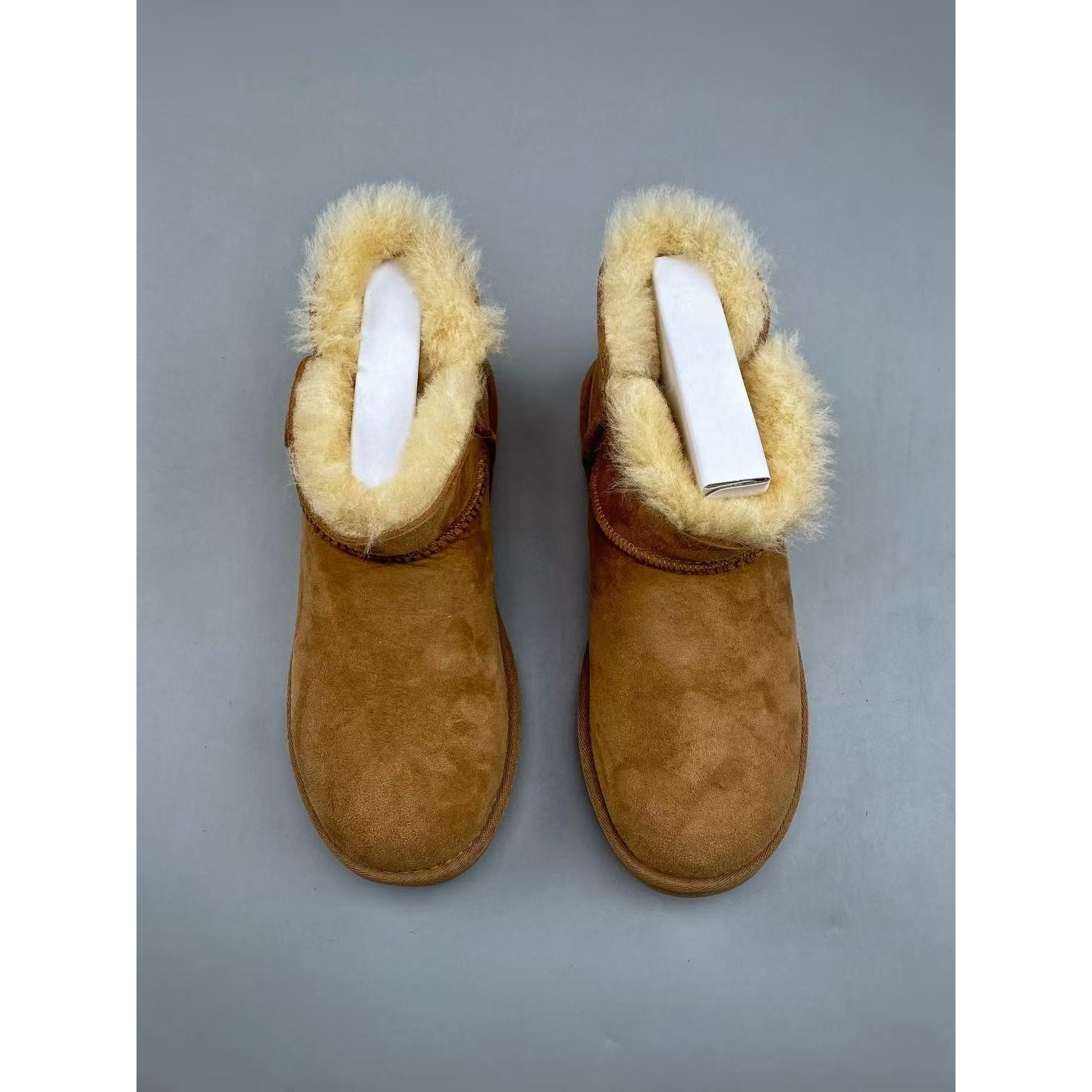 <p>UGG MINI BAILEY BUTTON II 雪地靴女靴&nbsp;&nbsp;</p>