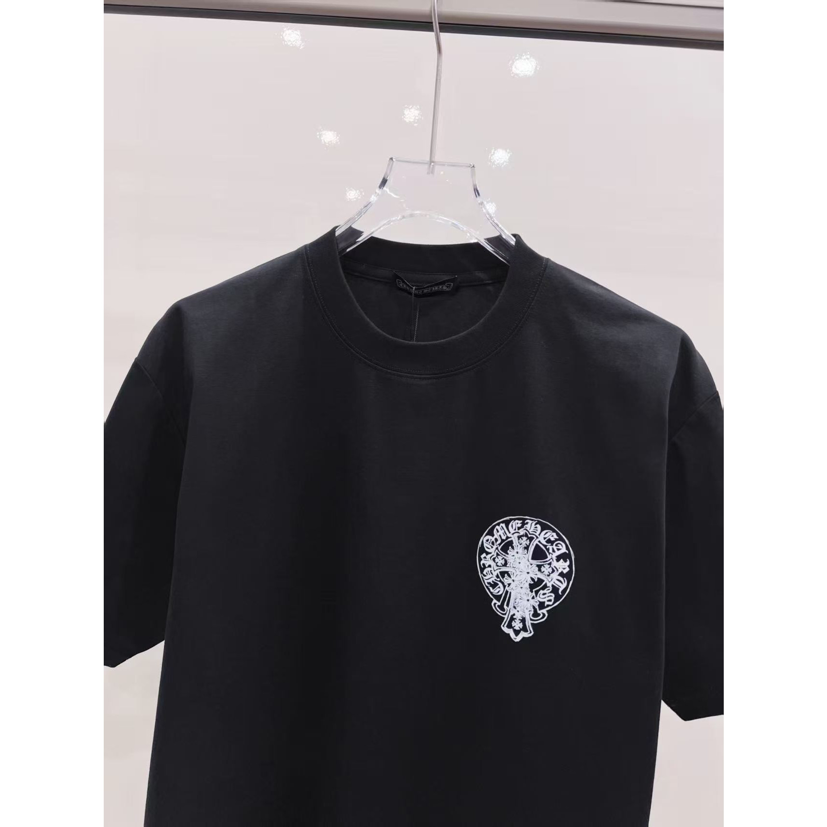 <p>CHROME HEARTS&nbsp;<span style="font-size:13px">短袖圆领T恤(黑)</span></p>