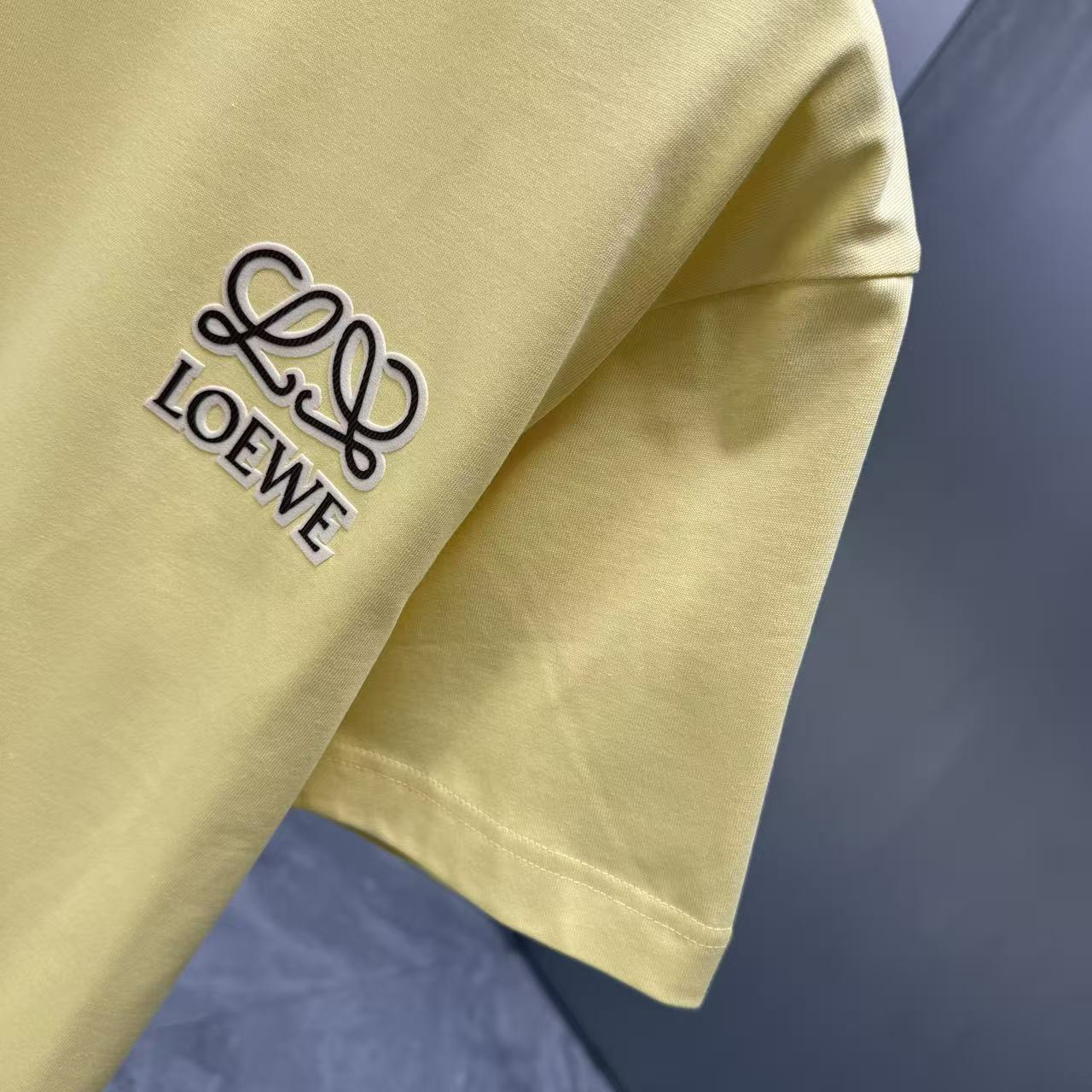 <p>LOEWE 短袖T恤(黃)</p>