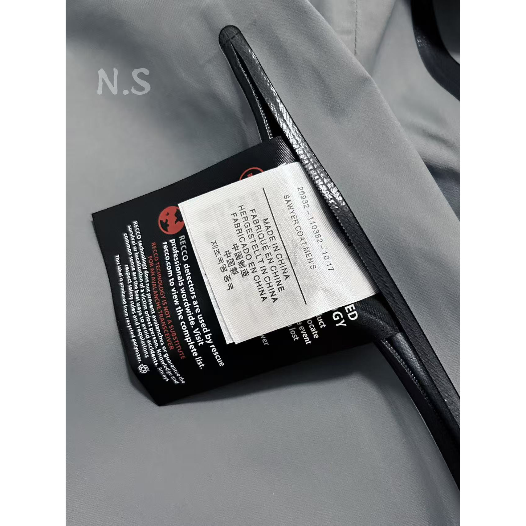 <p>Arc'teryx Beta系列 SL GORE-TEX 硬壳刺绣连帽防水防风透气冲锋衣 (空間灰)</p>