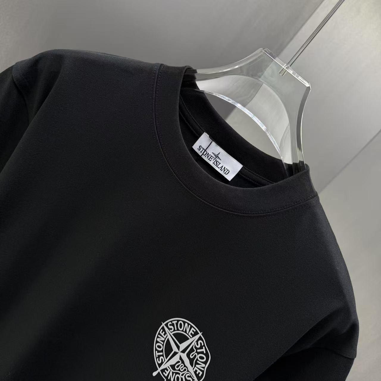 <p>Stone Island 短袖T恤(黑)</p>