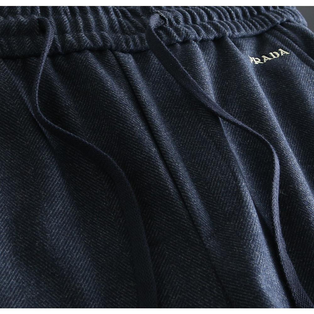 <p>PRADA 休闲裤(深藍)</p>