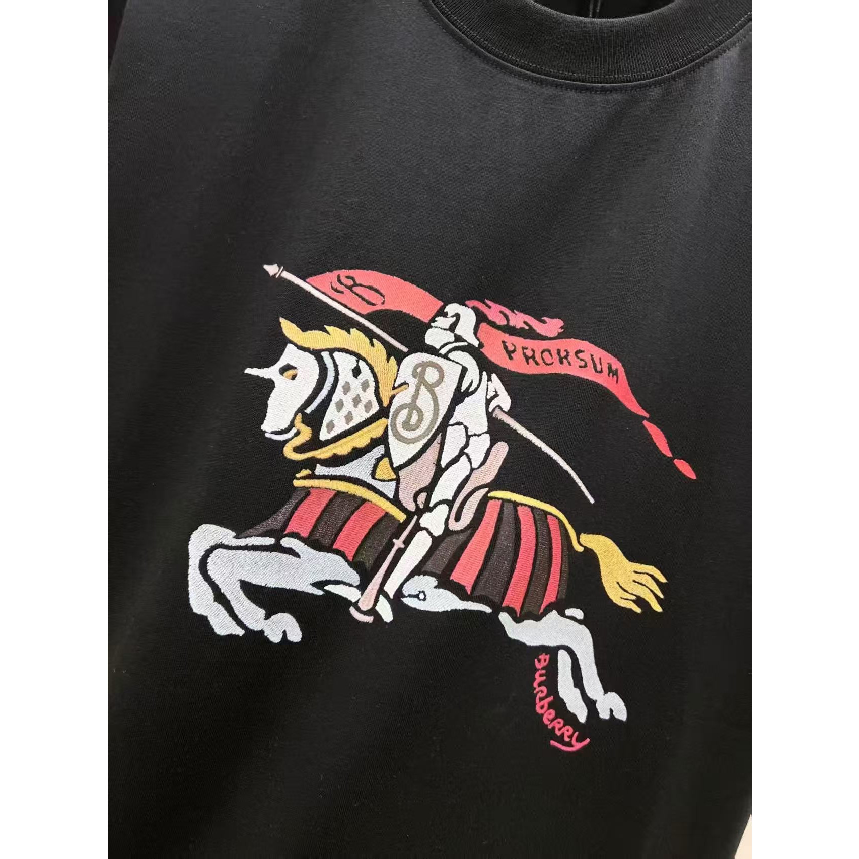 <p>BURBERRY 短袖圆领T恤(黑)</p>