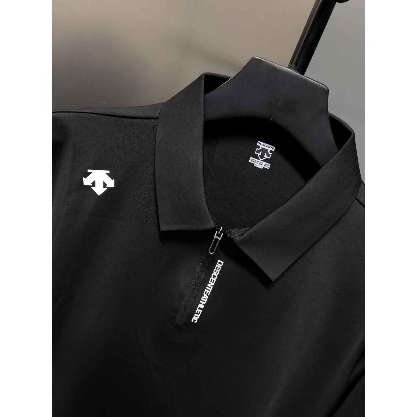 <p>Descente 半拉连长袖打底(黑)</p>