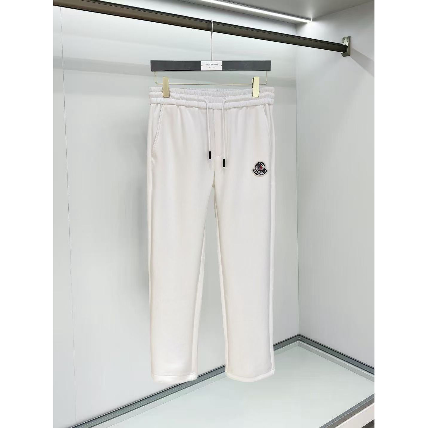 <p>MONCLER 男士长裤(782465)</p>