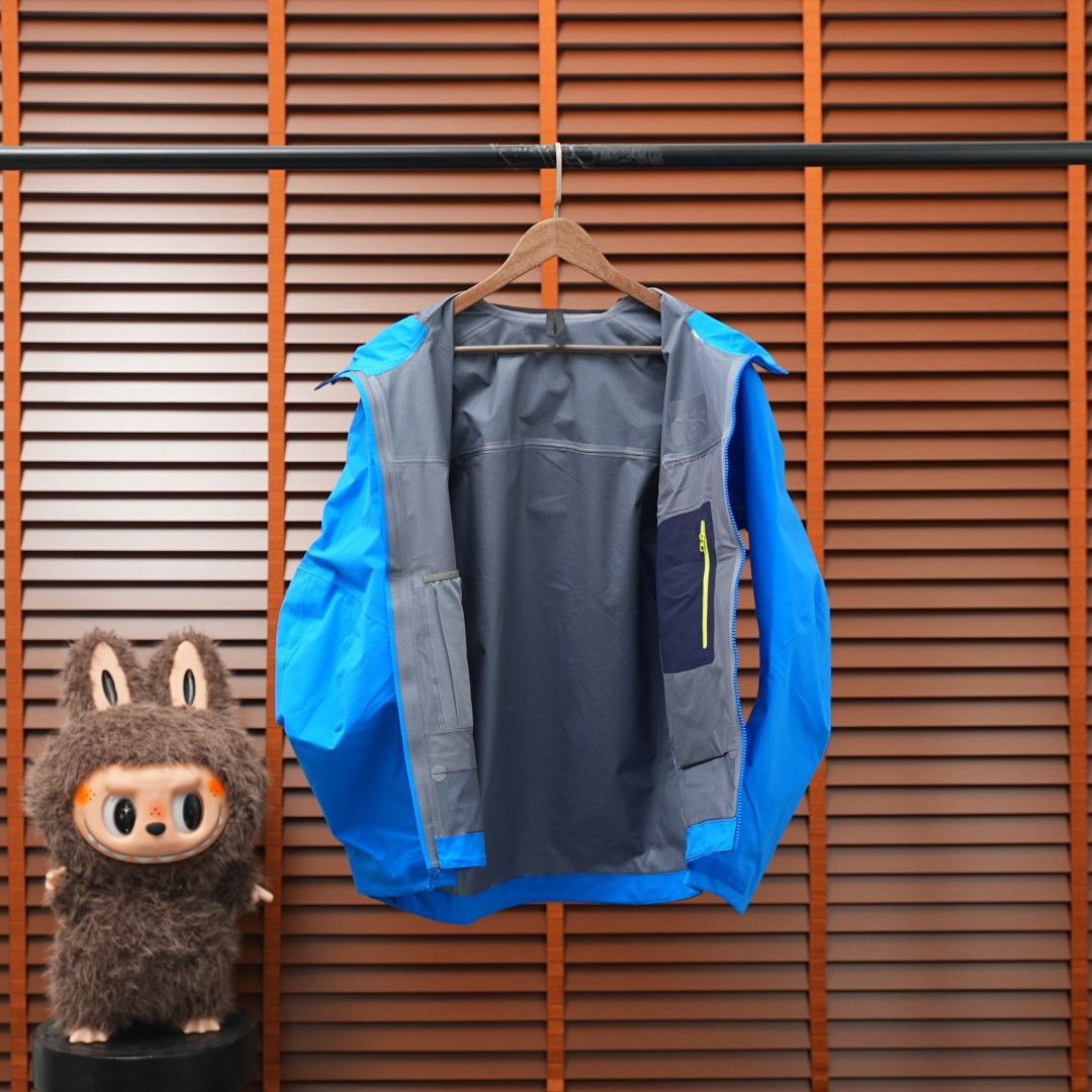 <p>ARC'TERYX &nbsp;BETA SV JACKET 增强防水防风连帽硬壳外套(群青蓝)&nbsp;</p>