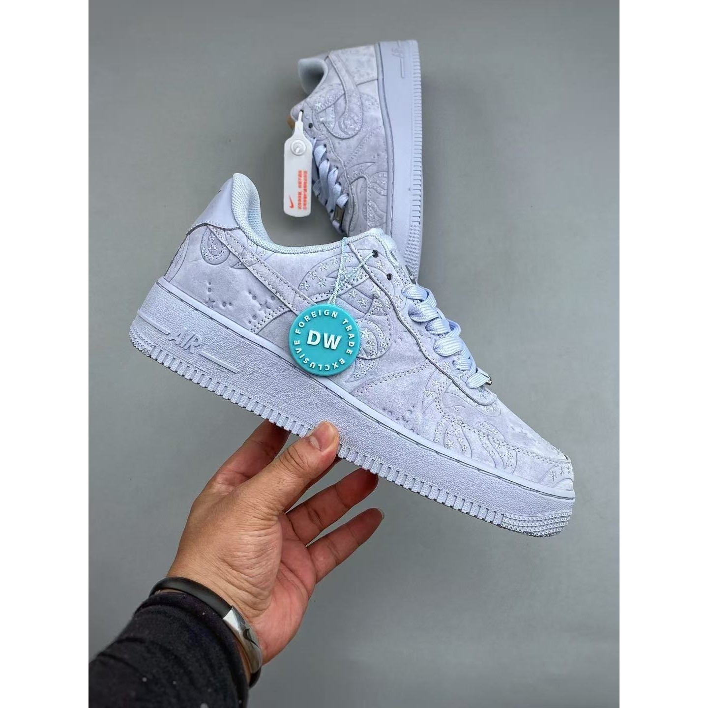 <p>NIKE AIR FORCE 1 '07 LV8 (白)</p>