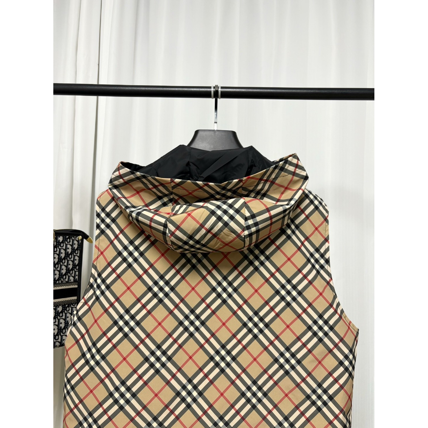 <p>Burberry 双面连帽马甲外套</p>