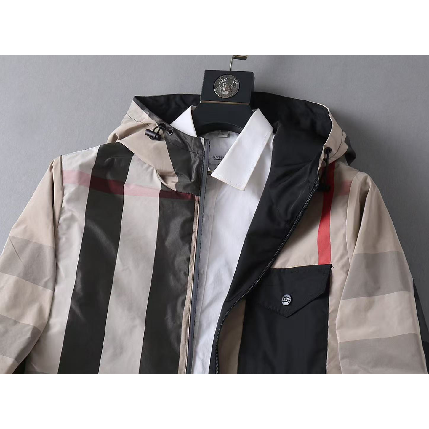 <p>BURBERRY 男士夹克外套(800835)</p>