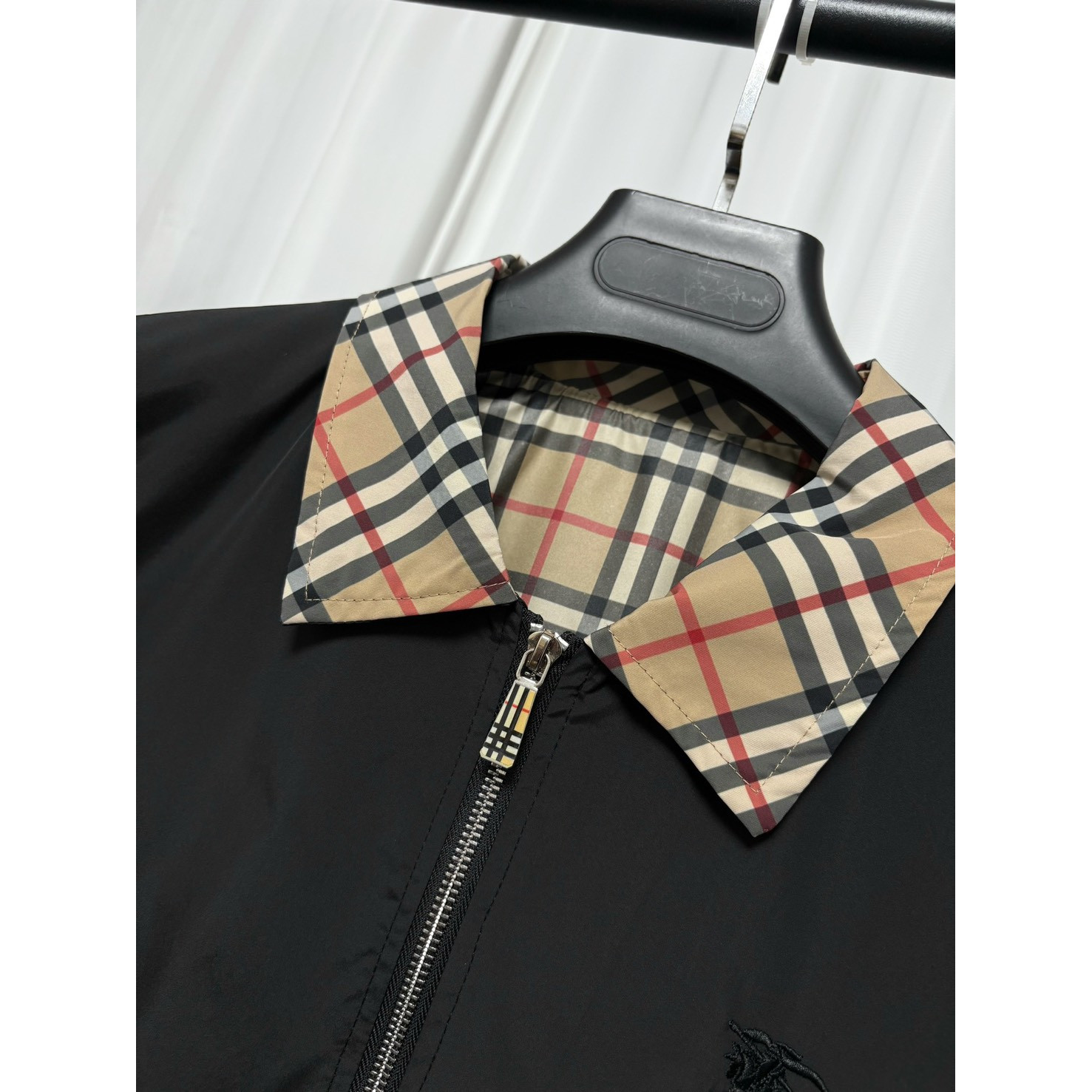 <p>Burberry 夹克外套</p>