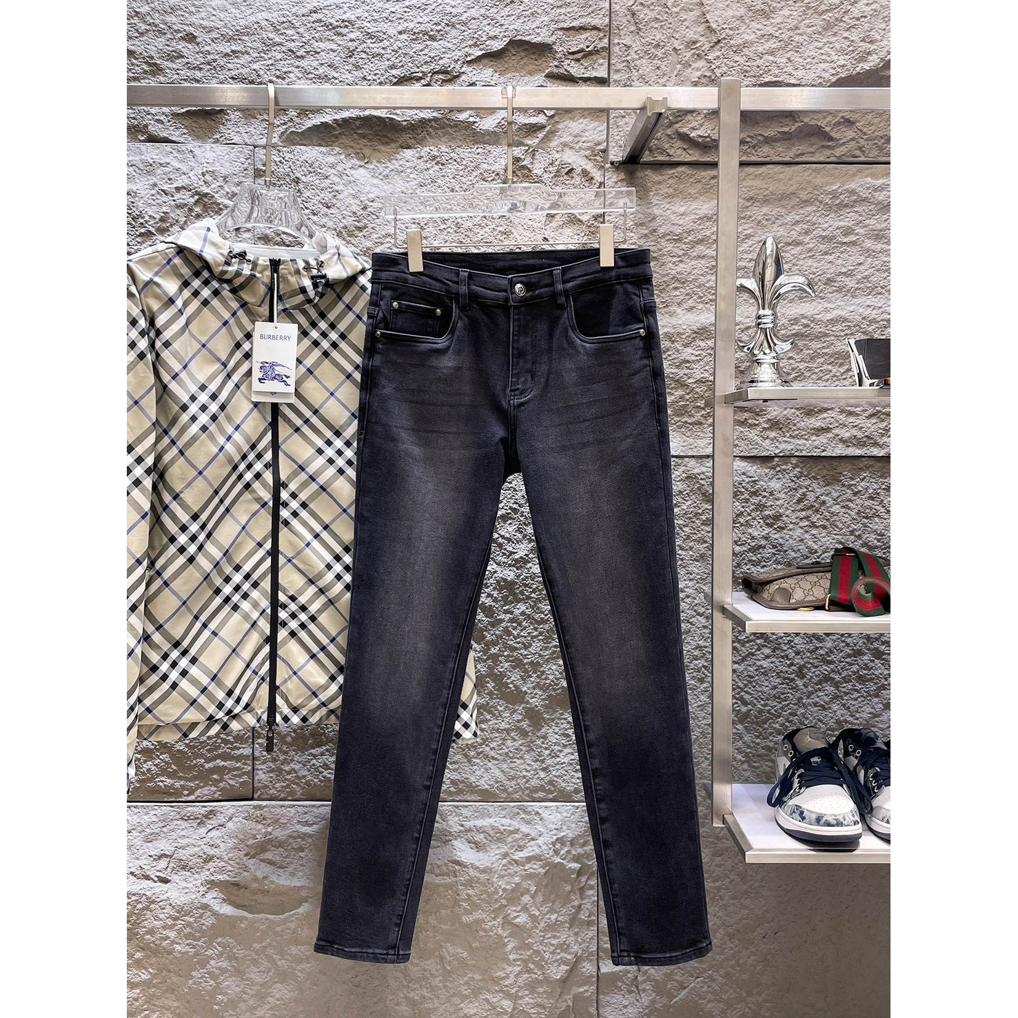 <p>DIOR 高端牛仔裤(黑)</p>