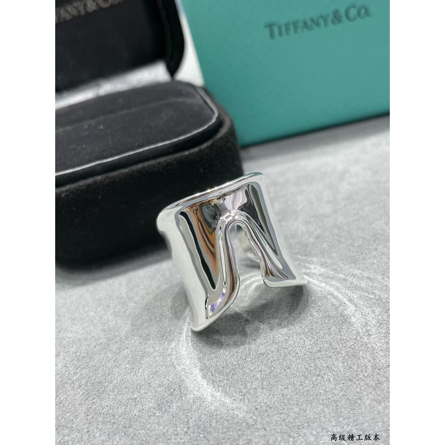 <p>TIFFNY&amp;CO.</p>