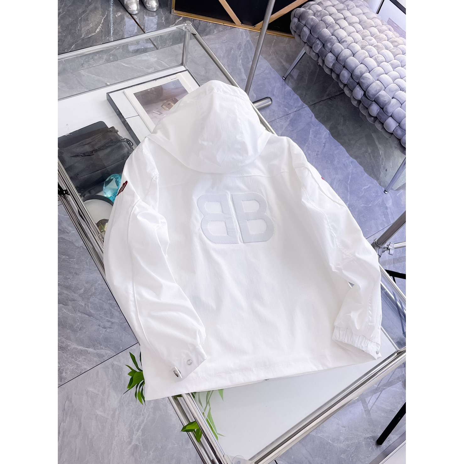 <p>Balenciaga 男士夹克外套(白)</p>