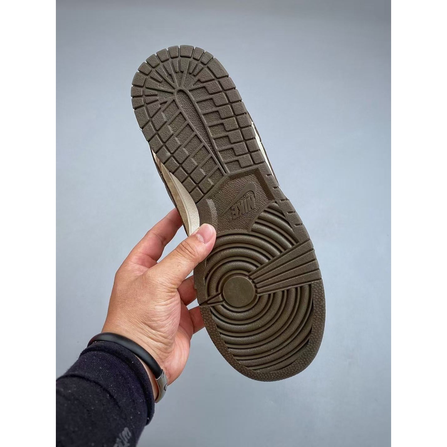 <p>Nike &lsquo;联名款&rsquo;低帮休闲运动板鞋(卡其白)</p>