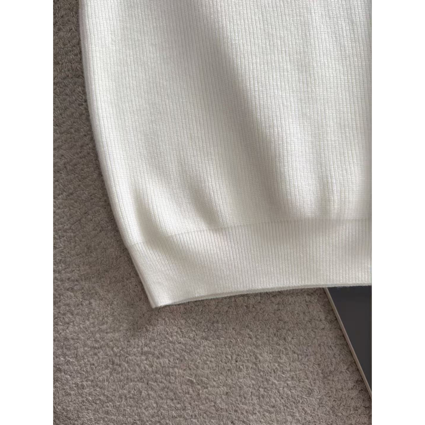 <p>GUCCI&nbsp;秋冬官网最新毛衣(白)</p>