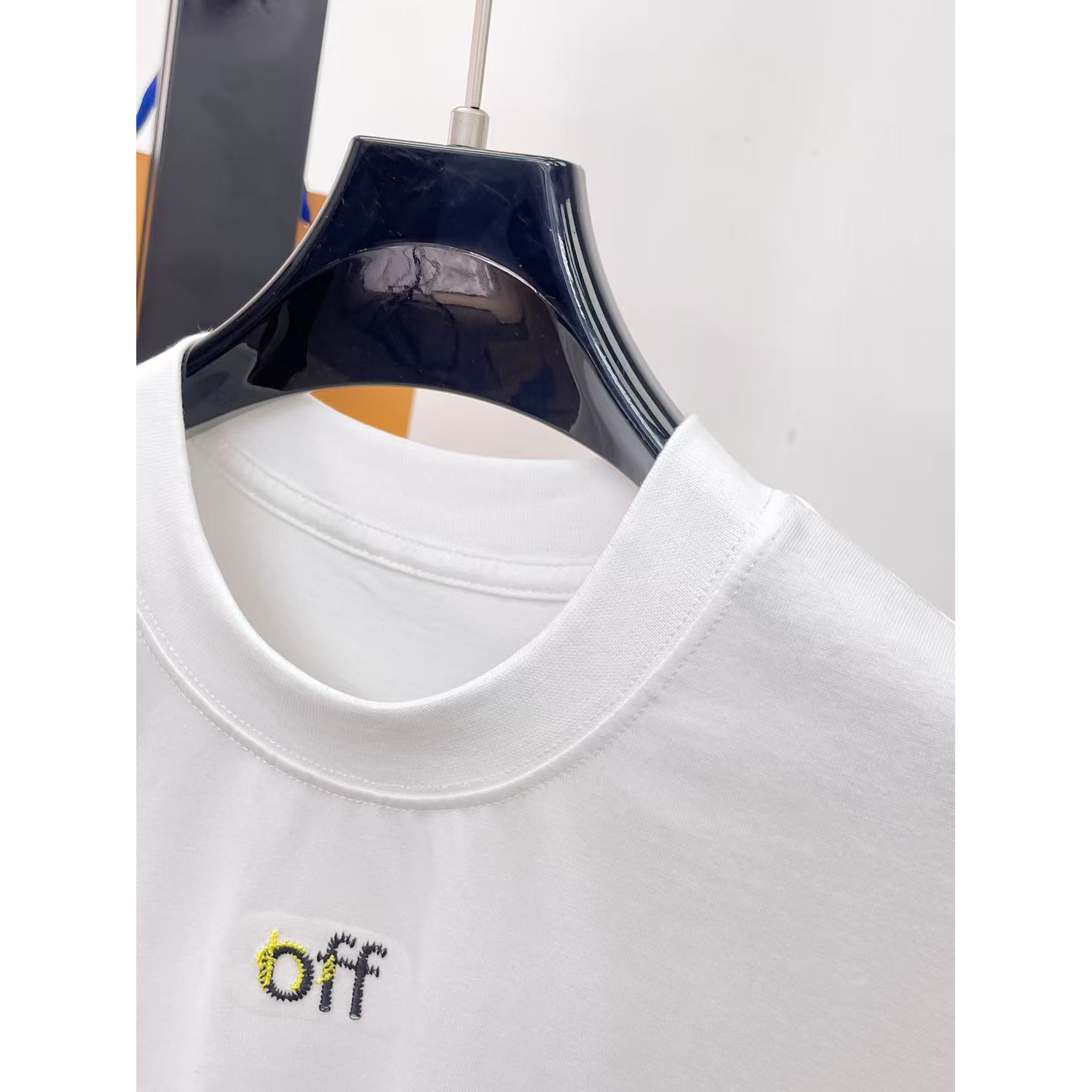<p>OFF 专柜新款短袖T恤(白)</p>